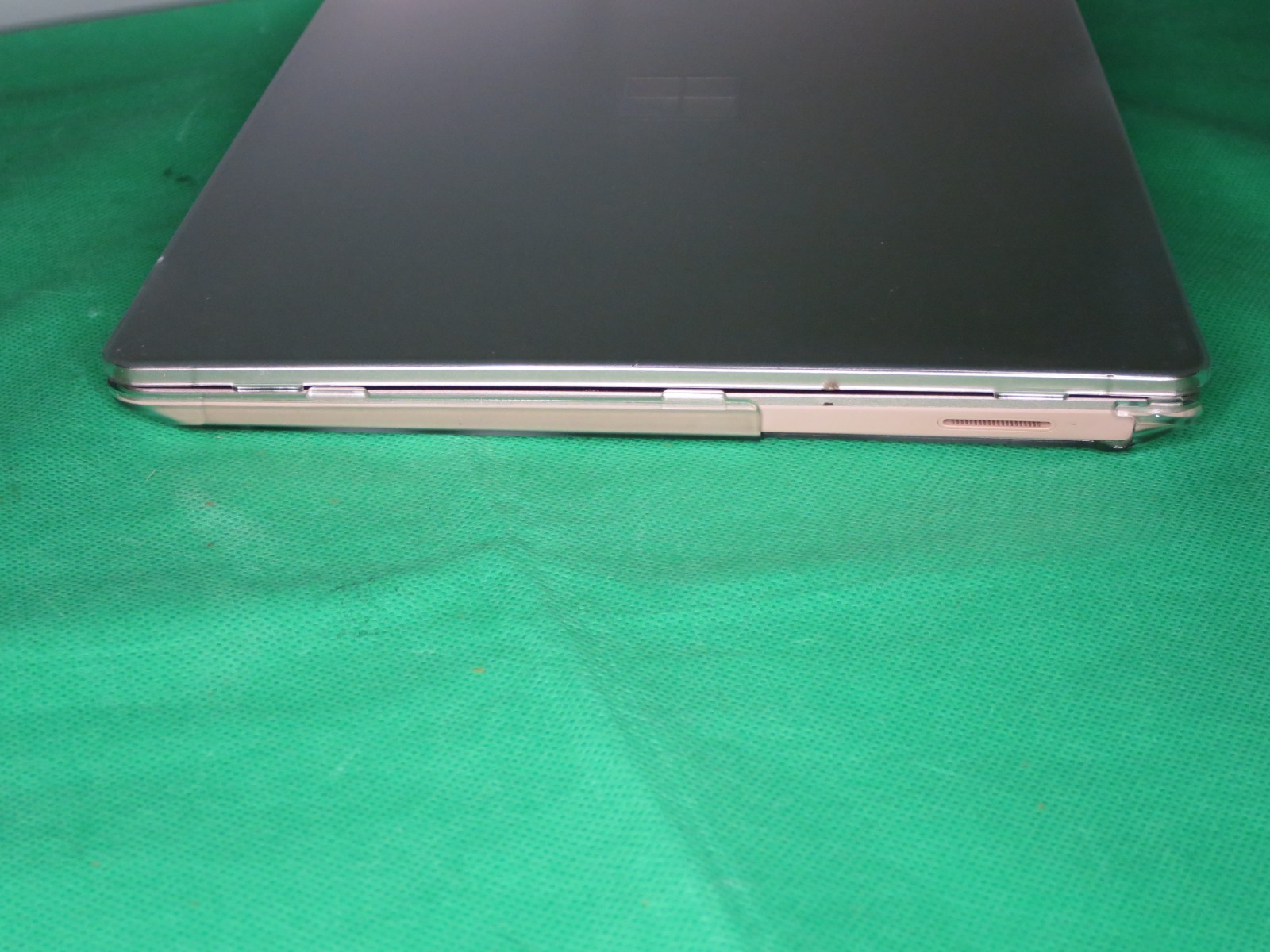 Microsoft Surface Laptop Go 2 Intel i5 11th Gen 8GB RAM 256GB Sandstone