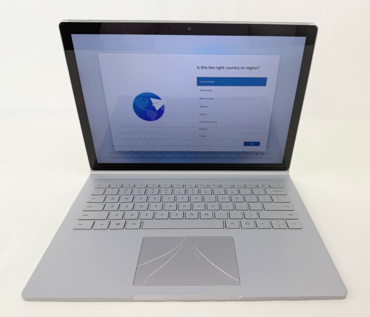 Microsoft Surface Book 2 1832 13.5″ i5-7300U 8GB 128GB SSD W11P – Read