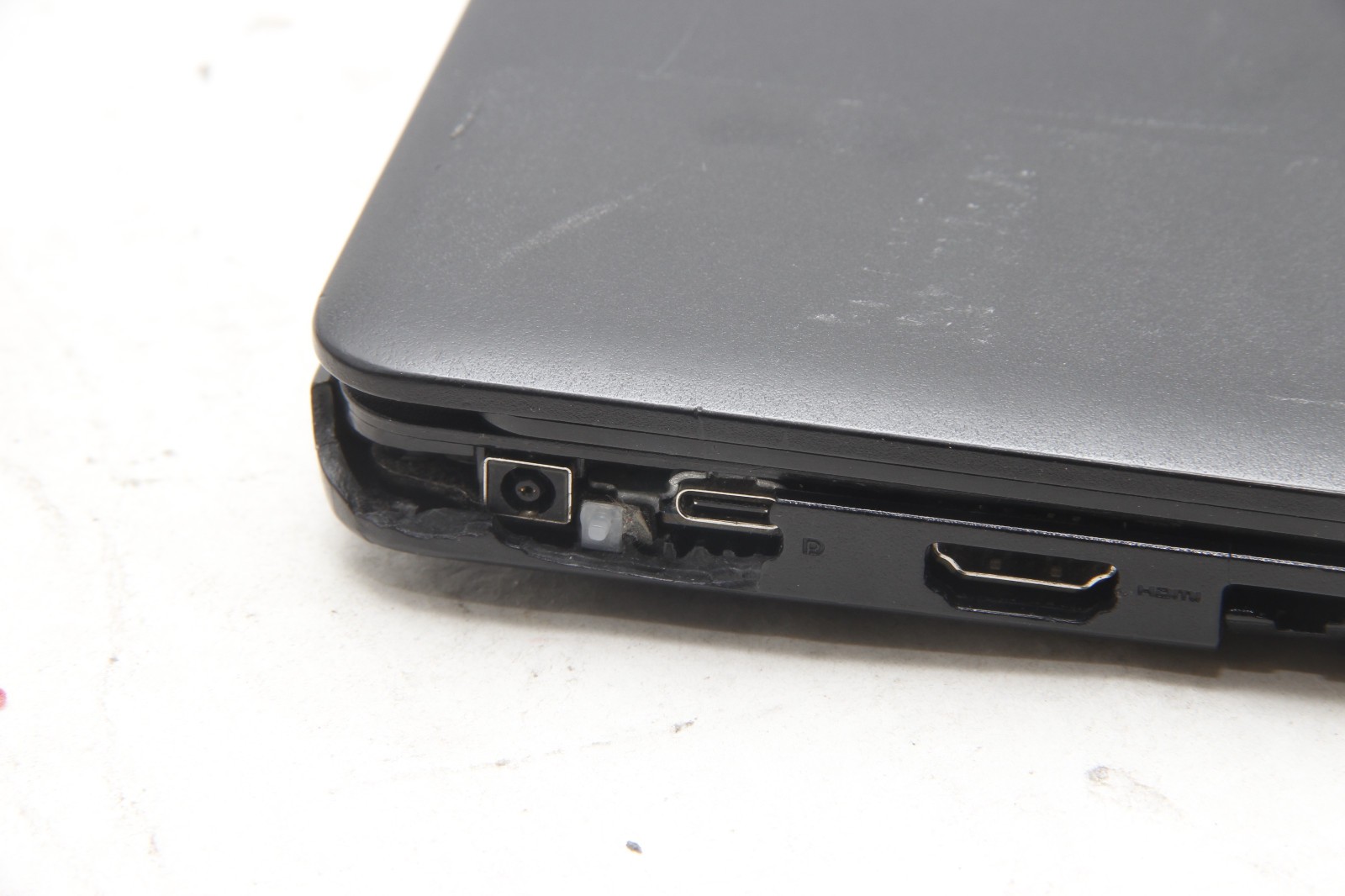 Lot of 2 Dell Latitude 3490 14″ Laptops Intel i5 No RAM NO SSDS AS-IS