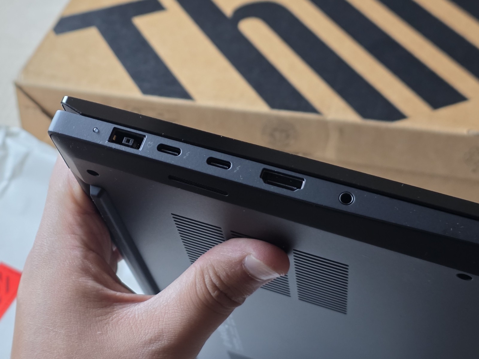 Lenovo ThinkPad P1 Gen 7 16″ Ultra 7 165H 64GB RAM 1TB SSD RTX 2000 Ada 3 YR WTY