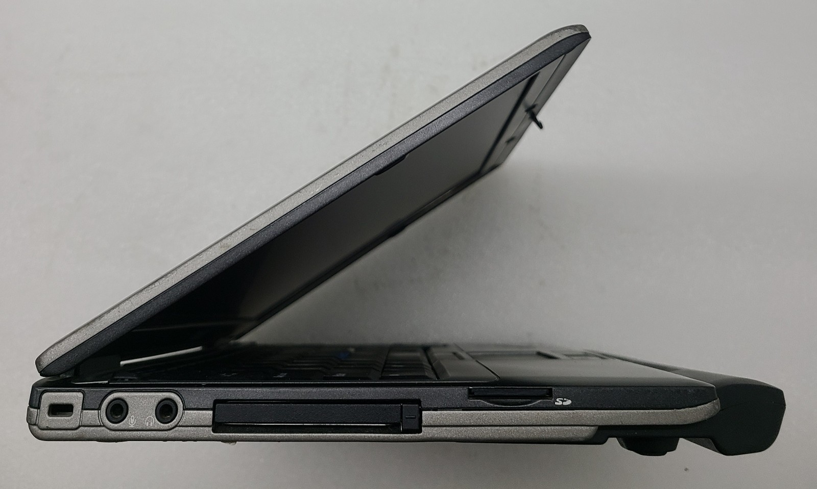 Dell Latitude D420 Laptop Intel Core Solo 512MB NO HD/OS Broken Hinge (FL)