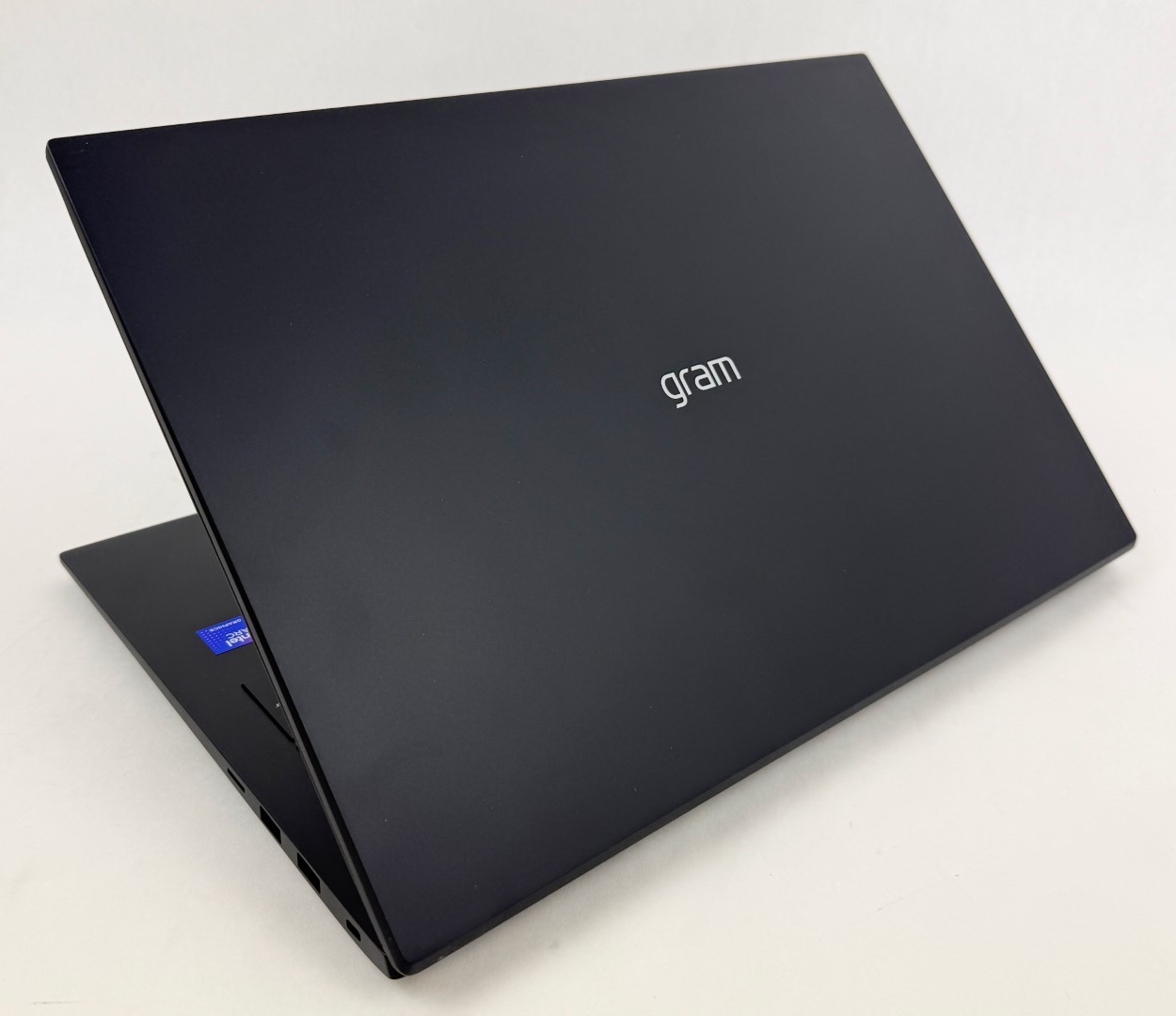 LG Gram 17Z90TL 17″ Touch Ultra 7 258V 32GB 2TB SSD W11H Thin Lightweight Laptop