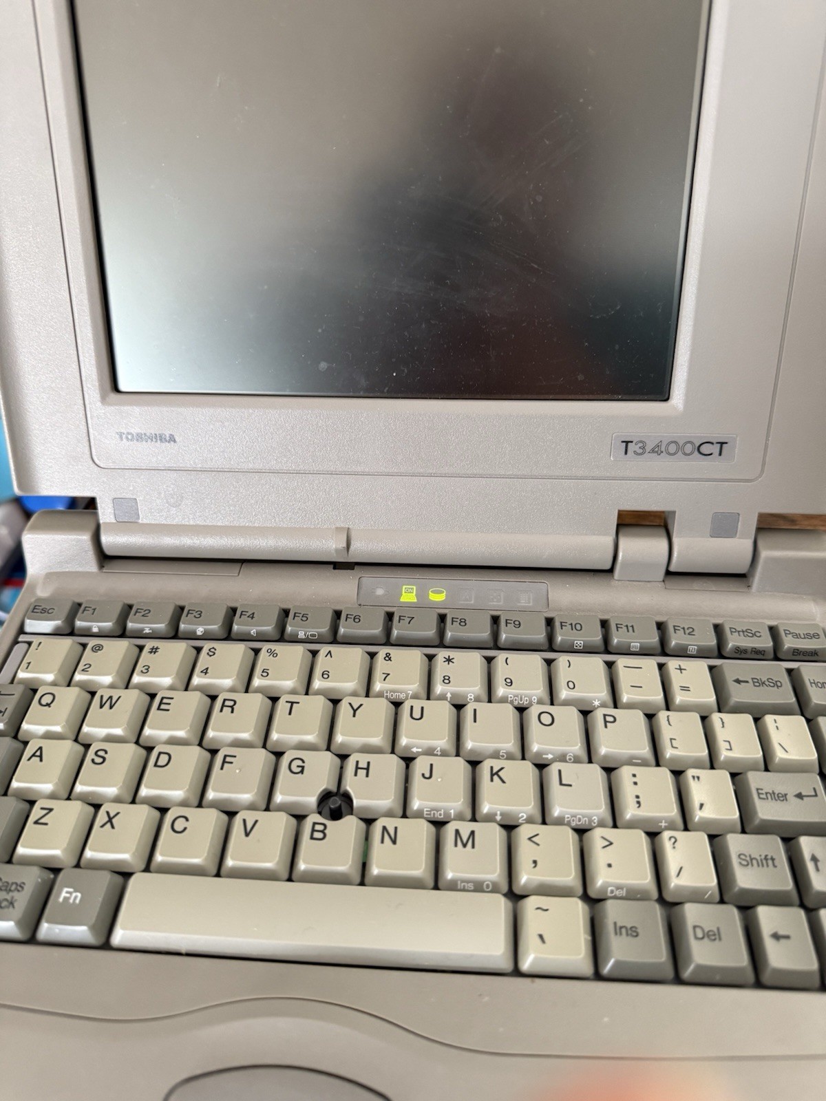 Vintage Toshiba Portege T3400CT Intel 486SX-33 4MB RAM For Parts/Repair AS IS DW