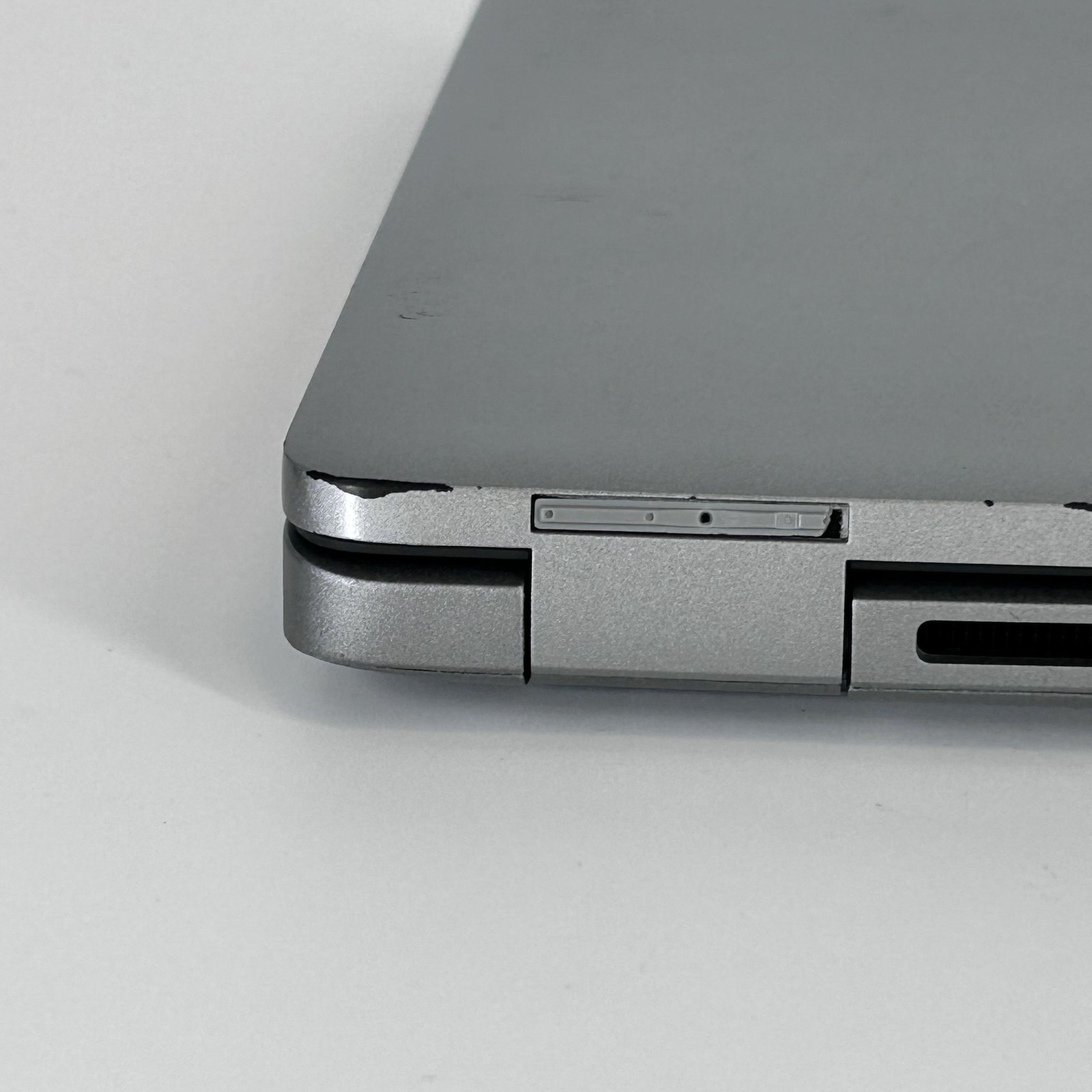 Dell Latitude 5440 14 Gray FHD 1.8 GHz i7-1365U 16GB 512GB SSD Good – WORN KEY