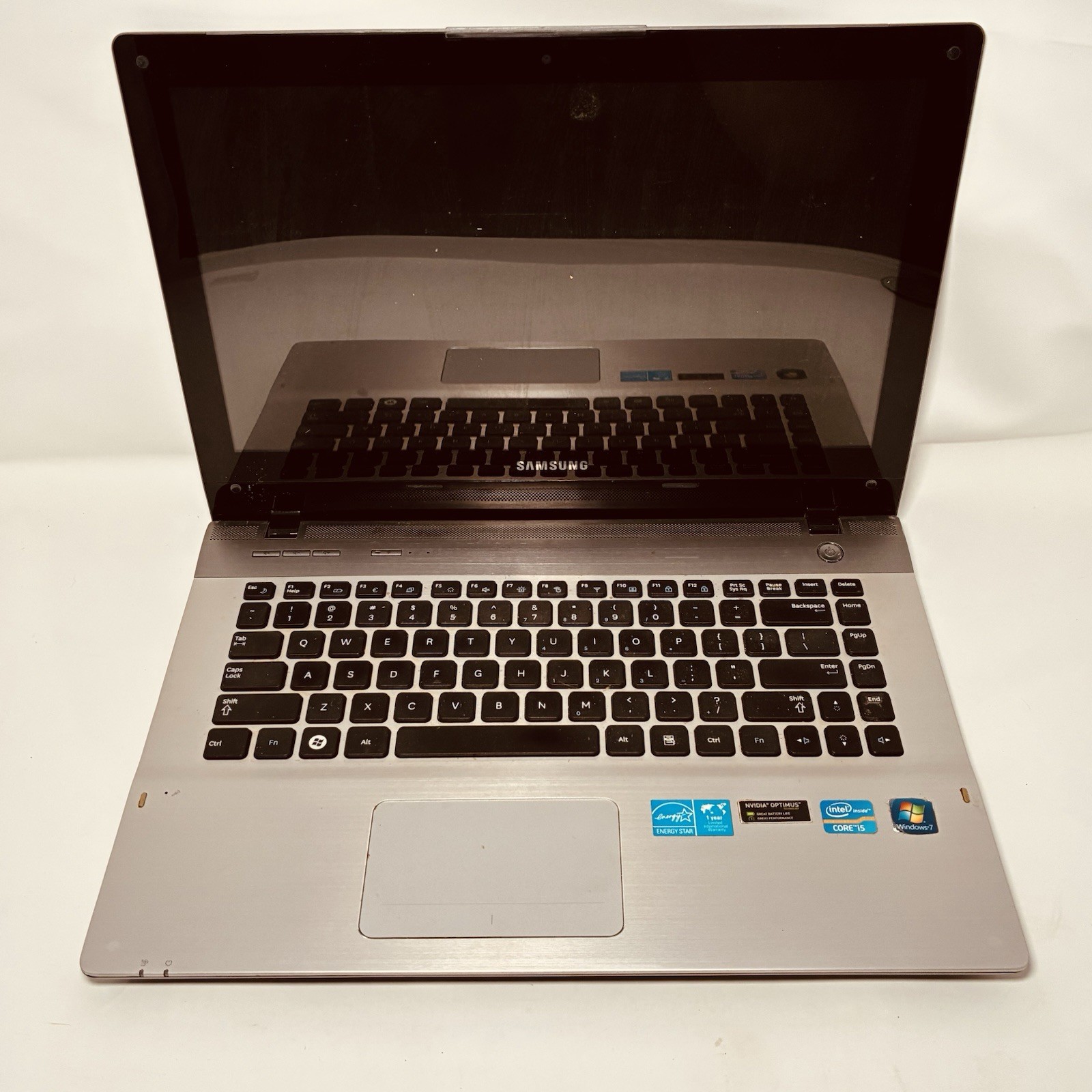 Samsung QX411 14″ Laptop Intel i5-2410M NVIDIA Optimus 6Gb RAM 640GB Powers On