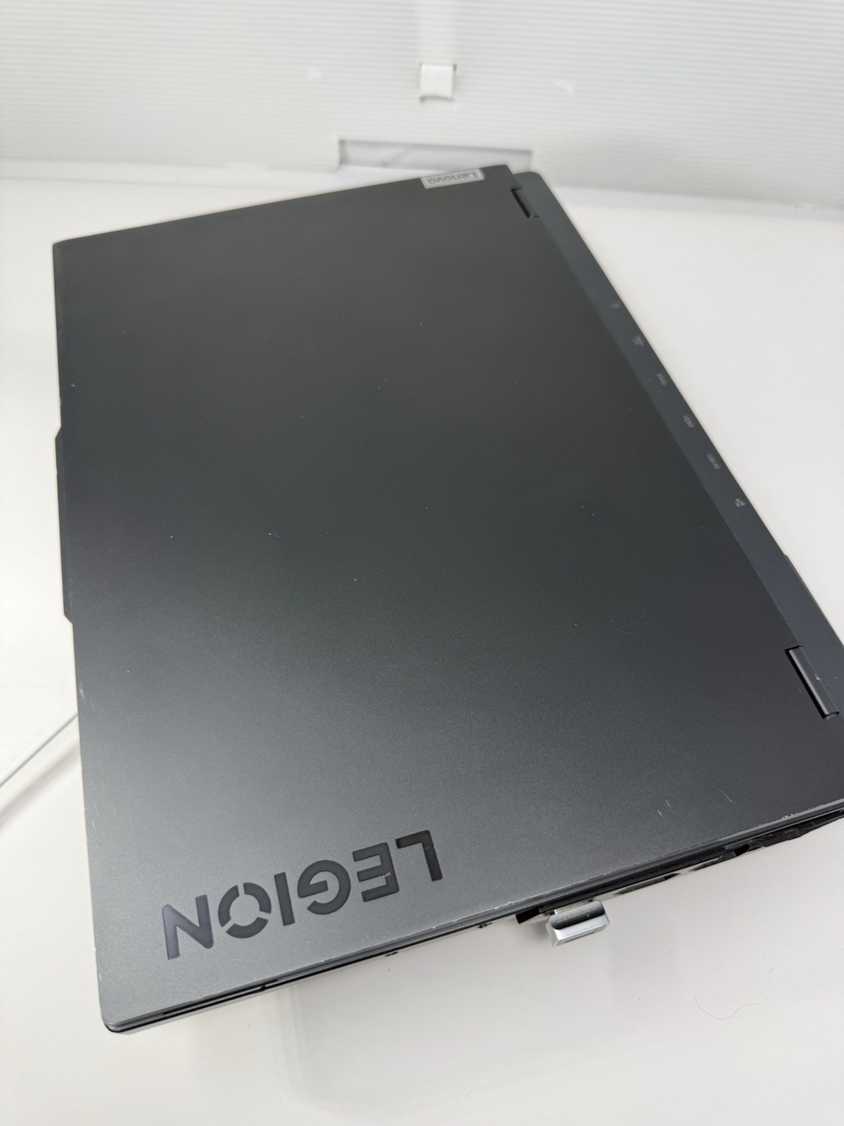 Lenovo Legion Pro 7i 16″ Gaming Laptop 240Hz i9-13900HX 40GBRAM 1TB SSD RTX 4080