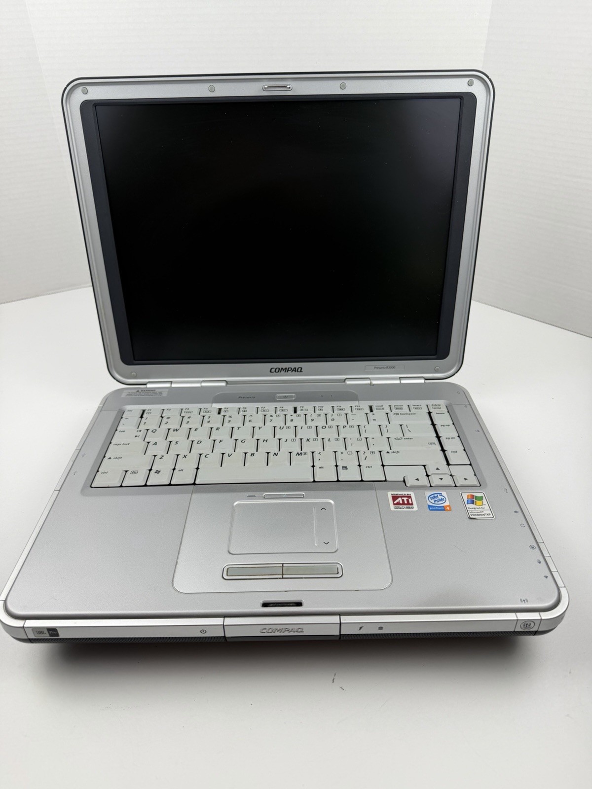 COMPAQ Presario R3000 | Laptop | Windows XP Professional | With power Cord