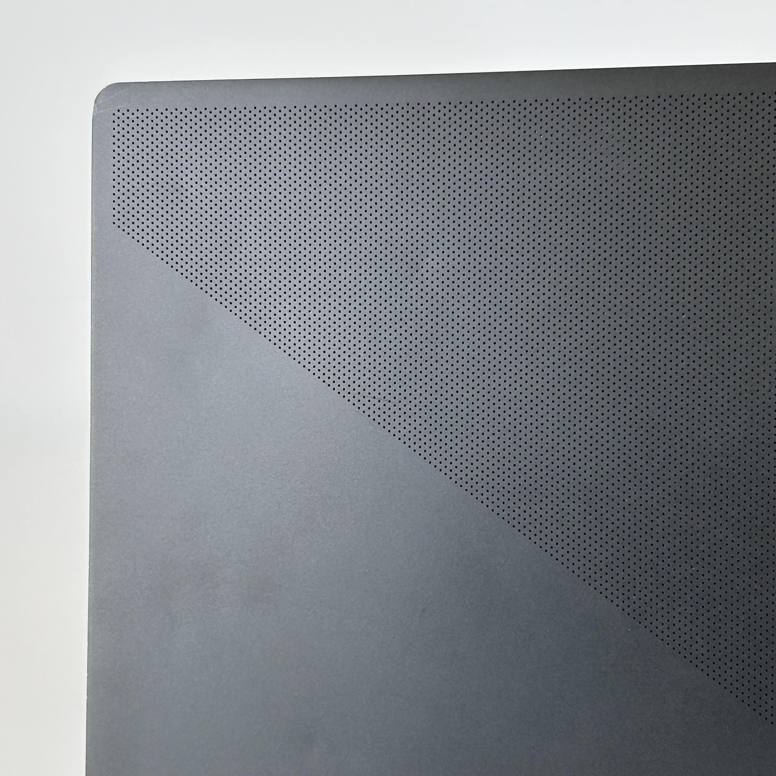 Asus ROG Zephyrus M16 GU604 16 240Hz QHD+ 2.6GHz i9-13900H 16GB 1TB SSD RTX 4070