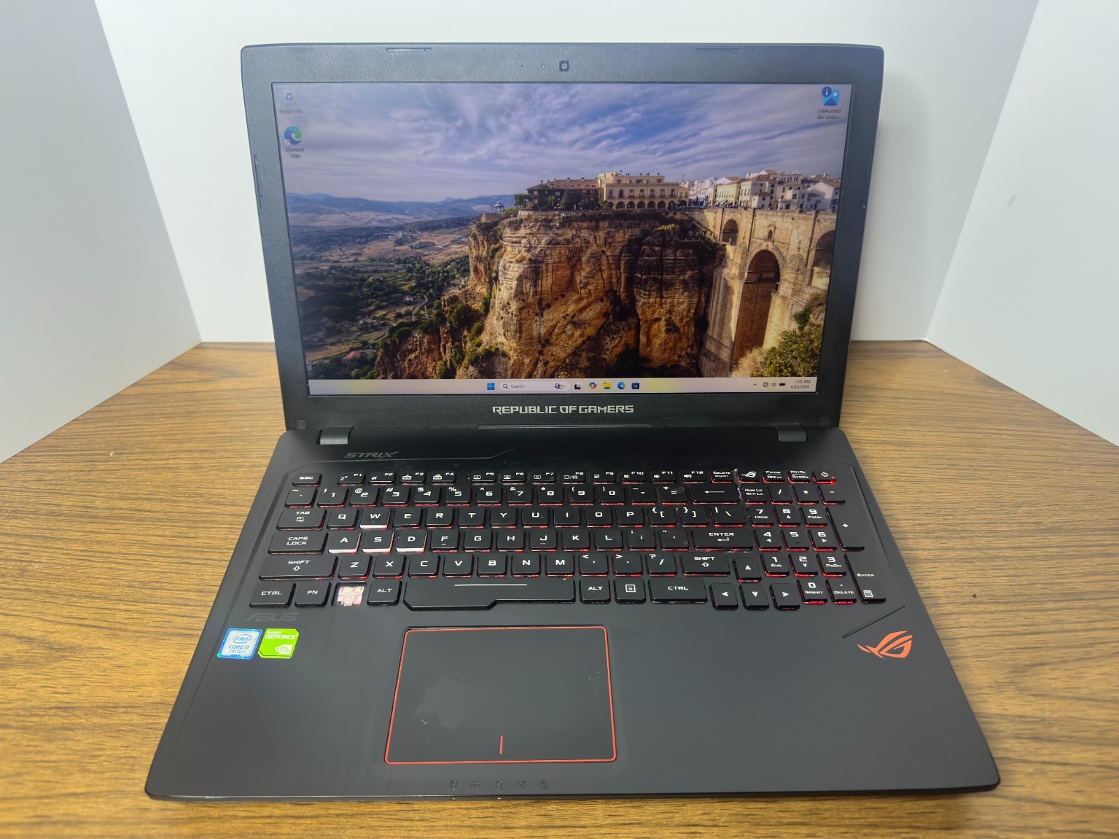 Asus ROG Strix GL553V | 15.6″| i7-7700HQ | 16GB | 256GB SSD | GTX 1050 *READ*