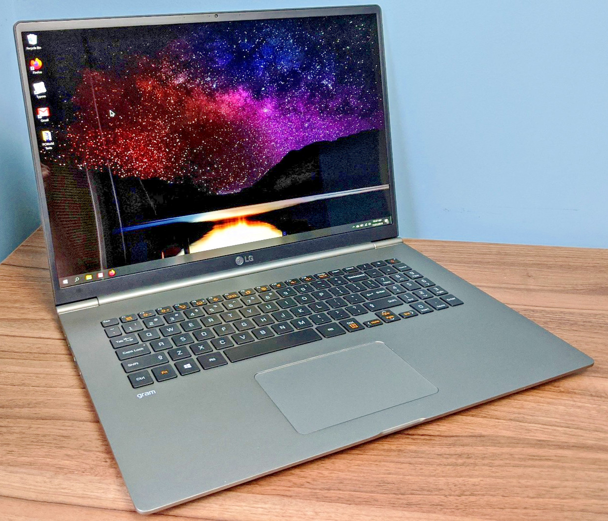 LG Gram 17.3″ Laptop Intel Core i7 8565U 4.6GHz, 24GB DDR4 512GB NVMe SSD 17z990
