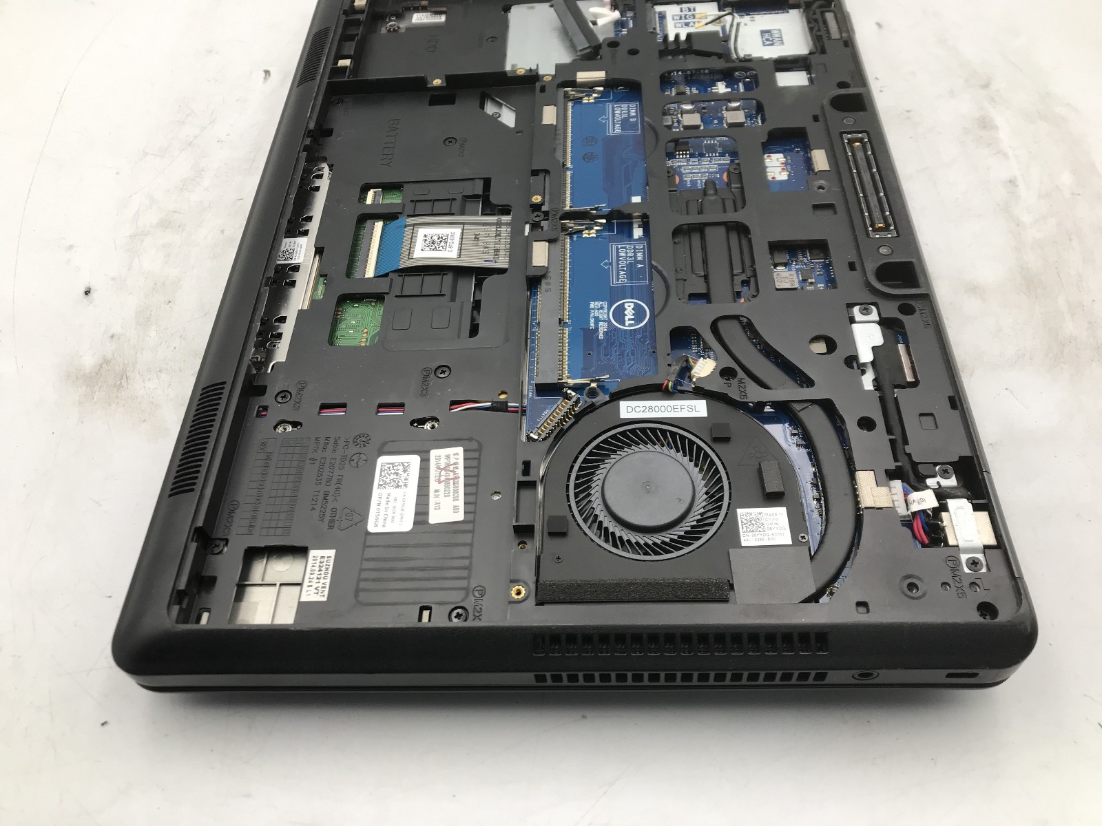 DELL LATITUDE E5450 – BOOTS TO BIOS – INTEL I3 5010U – NO RAM – BAD LCD -READ-BB