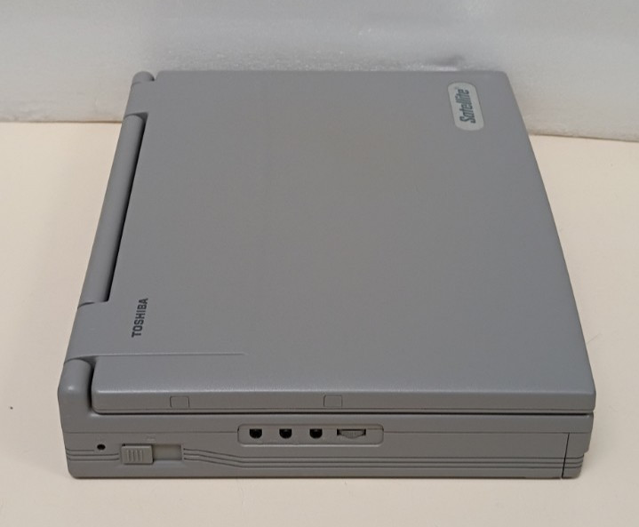Toshiba Satellite 330CDS Laptop Intel Pentium MMX, 2Gb HD, Windows 98 Working