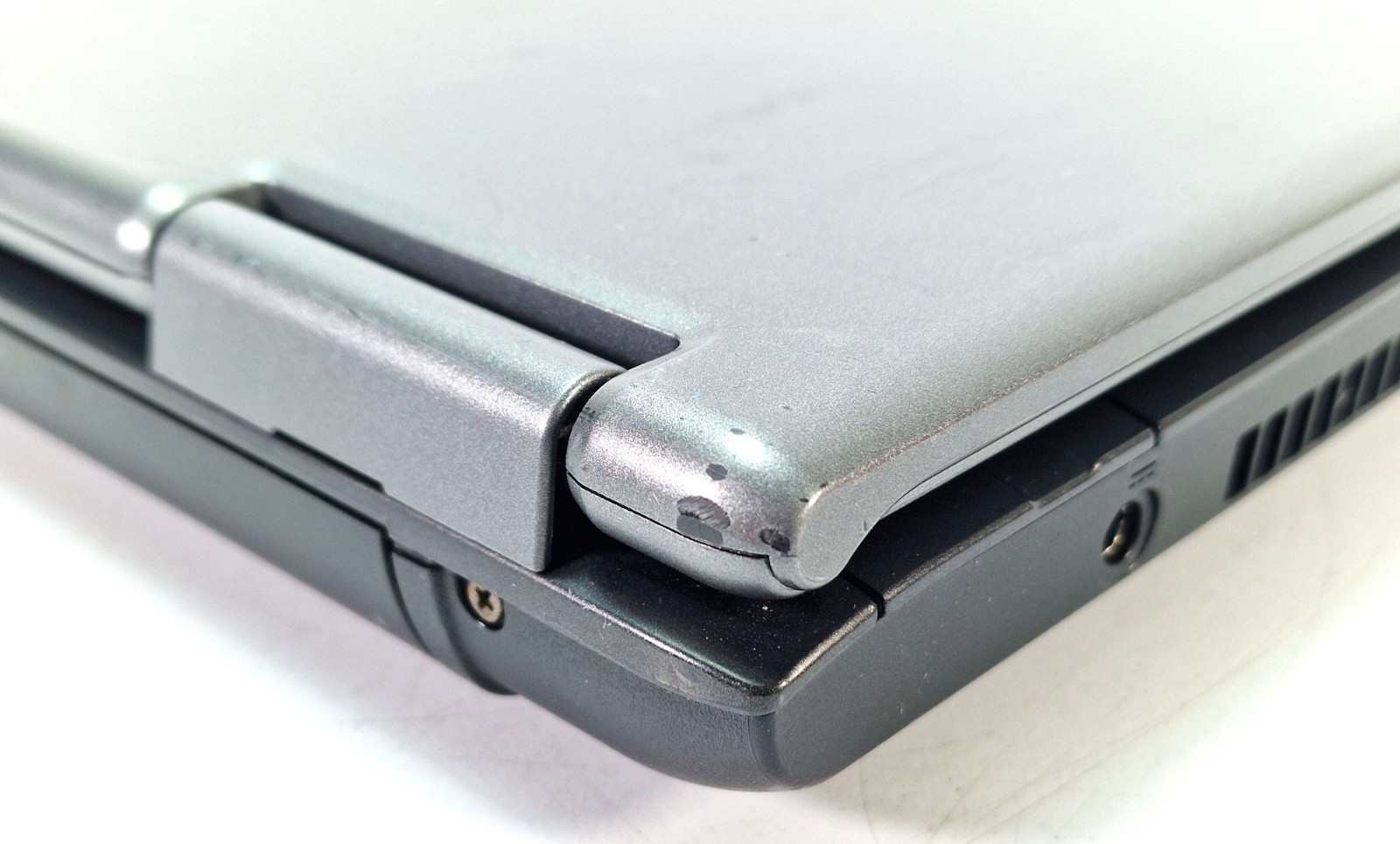 Fujitsu Siemens Esprimo Mobile V5535 Laptop T2370 Windows XP 2GB 80GB 15.4″ VGA
