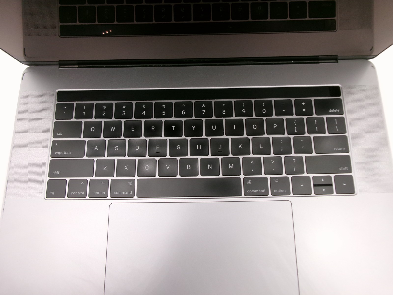 Apple MacBook Pro 15” Mid 2017 i7 16GB RAM For Parts – Read Description