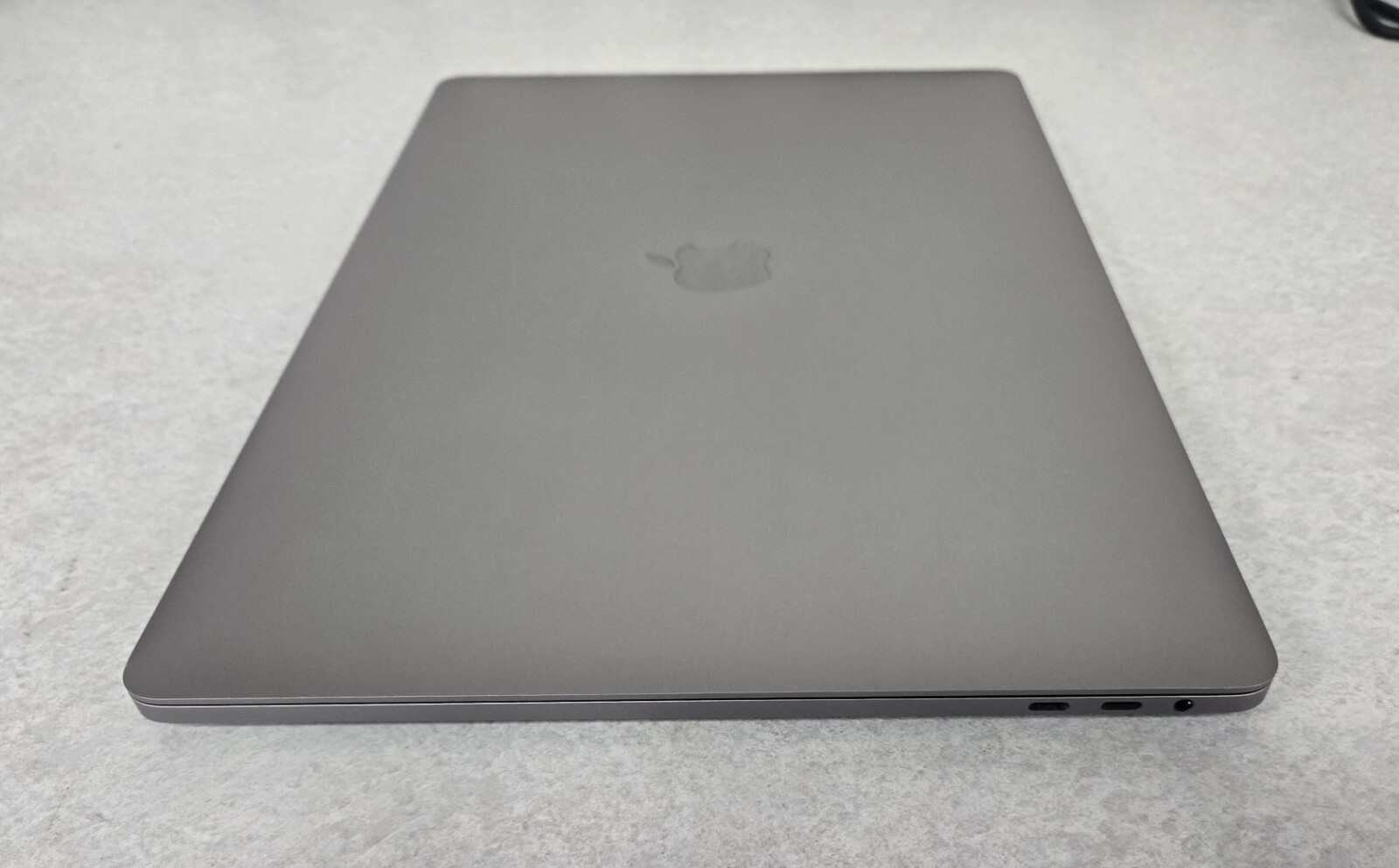 Apple MacBook Pro, 15-Inch, 2018, i7-6-Core, 16GB RAM, 500GB SSD, Radeon Pro