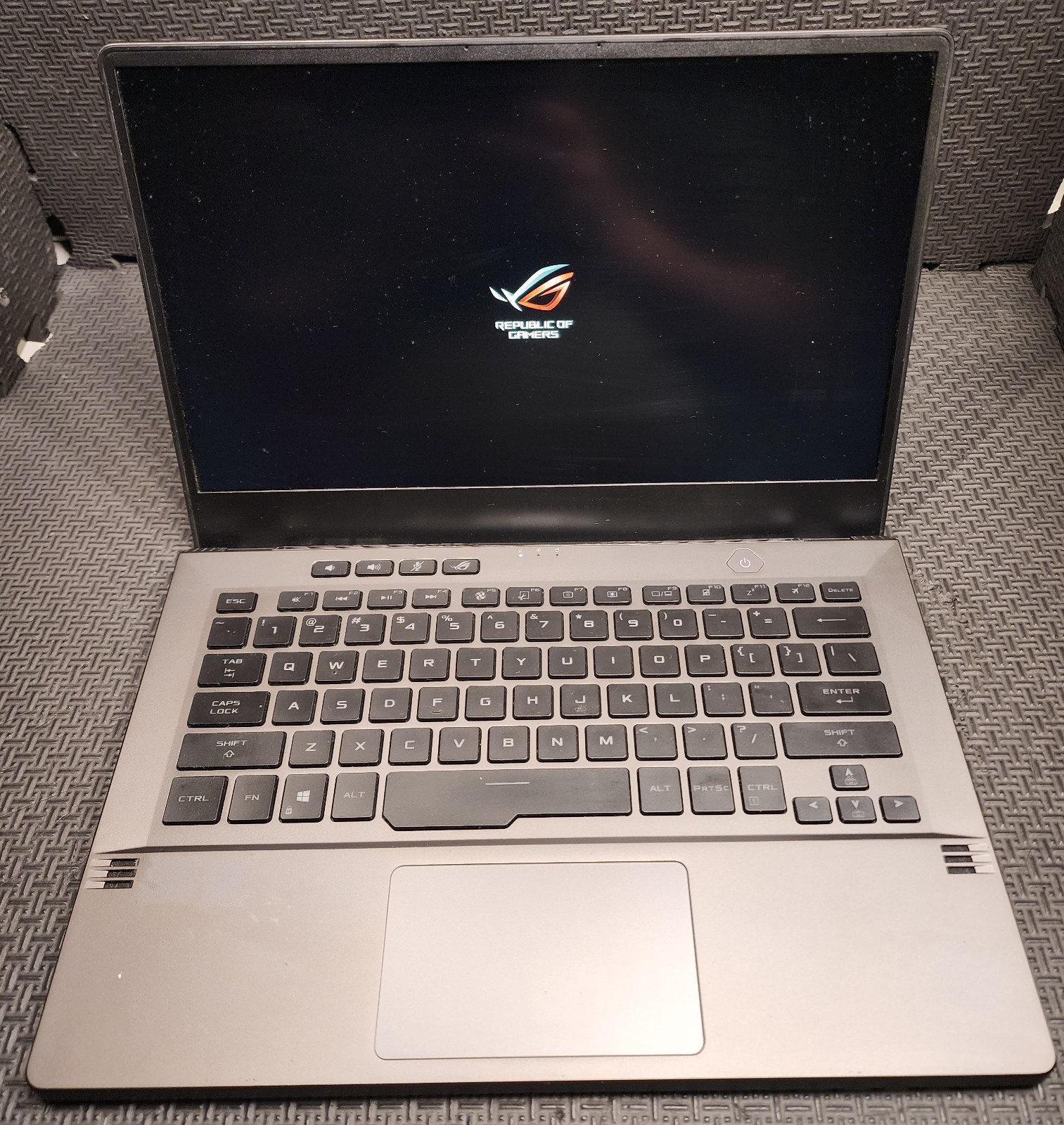 Asus ROG Zephyrus G14 14″ Ryzen 9 4900HS 16GB 500GB SSD GeForce RTX 2060 Max-Q