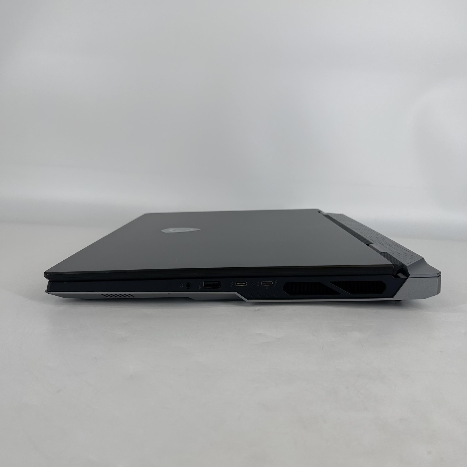 MSI Titan 18 HX 120Hz 2.2 GHz i9-14900HX 64GB 12TB SSD NVIDIA RTX 4090 Very Good