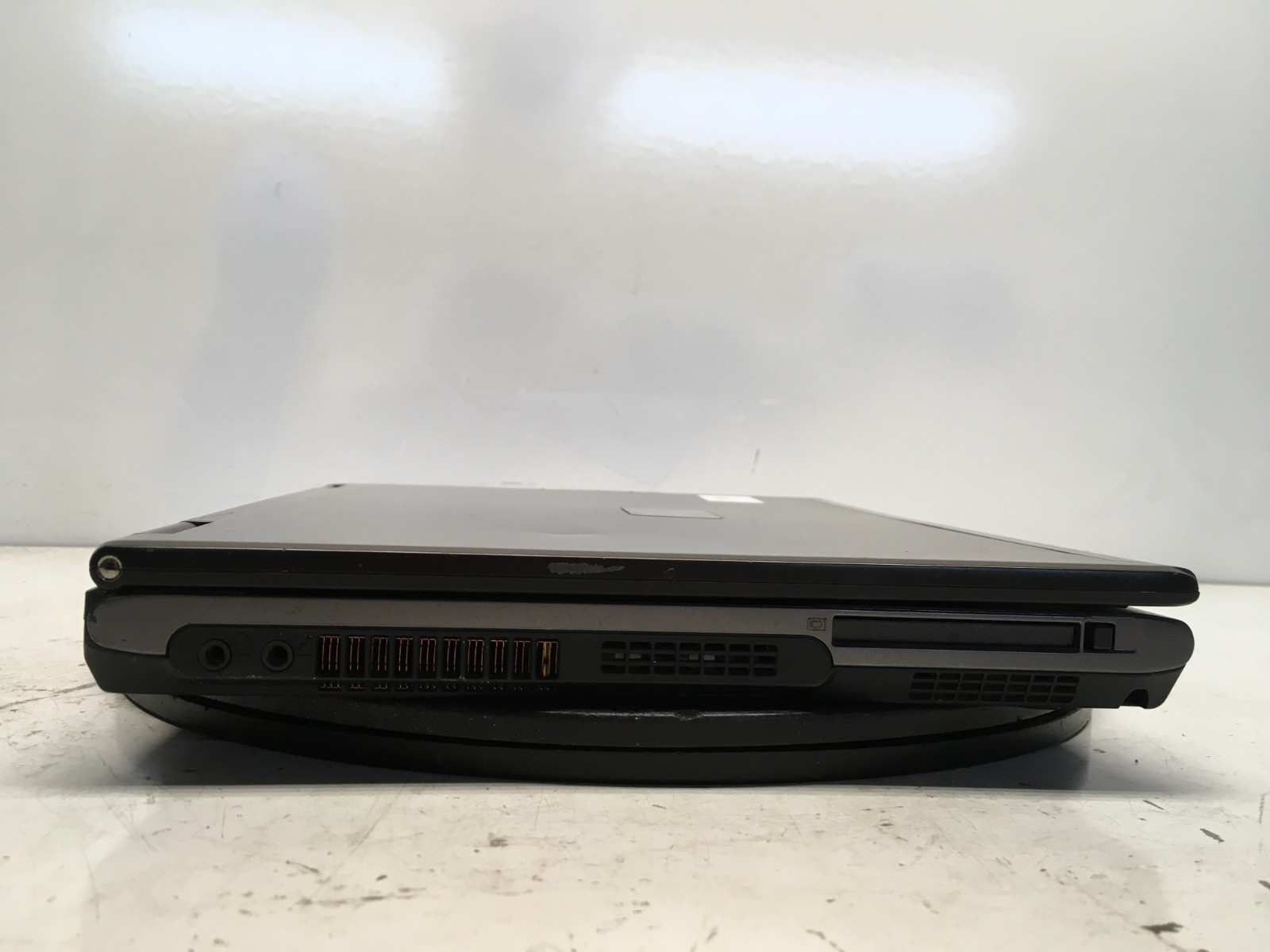 Fujitsu LifeBook S2110 AMD Turion 64 MT-32 1.8GHz 512 MB NO HDD