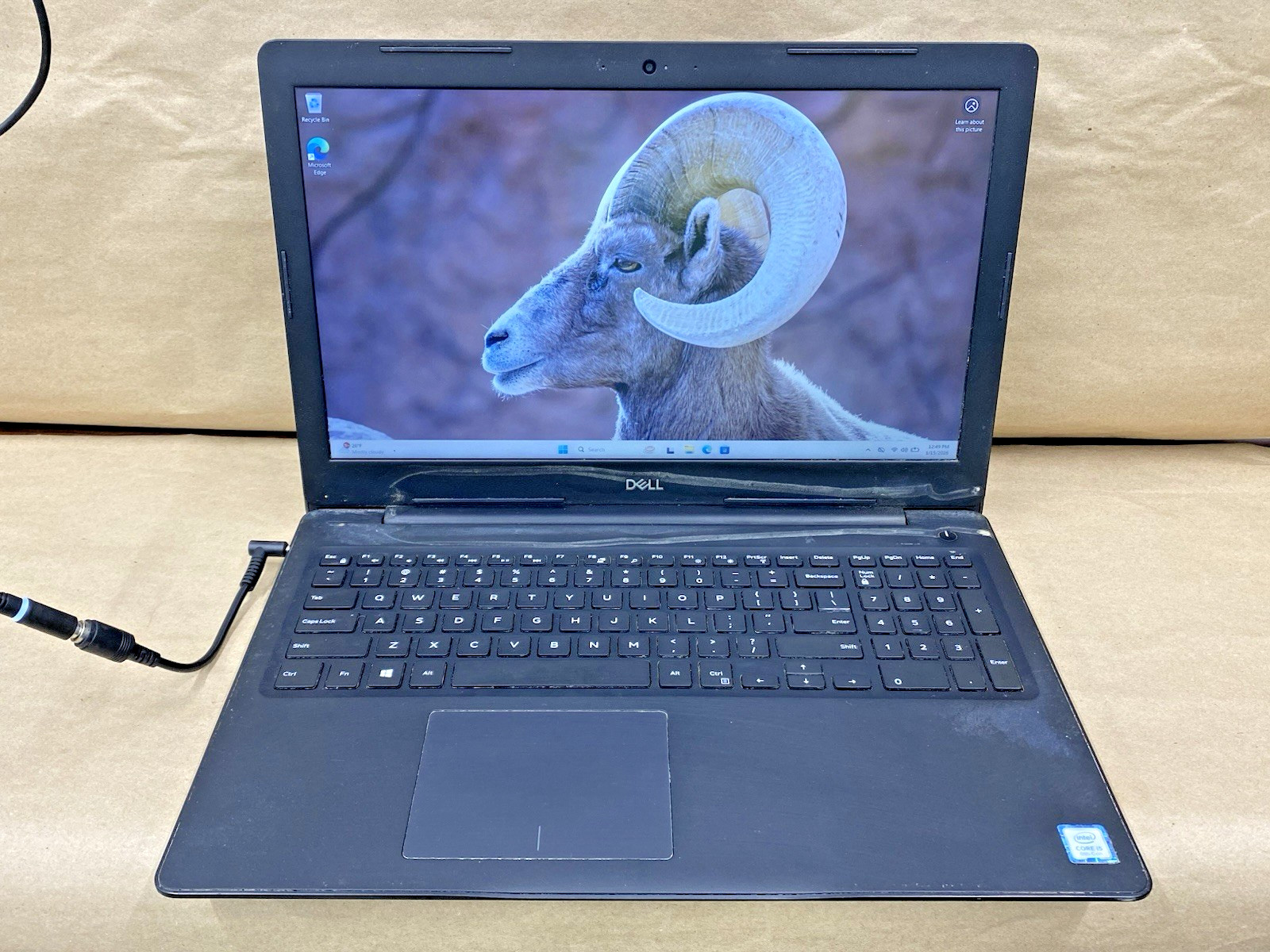 Dell Latitude 3590 – 15.5″ 1920×1080 – i5-8250U – 8GB – 256GB SSD – Win 11 Pro