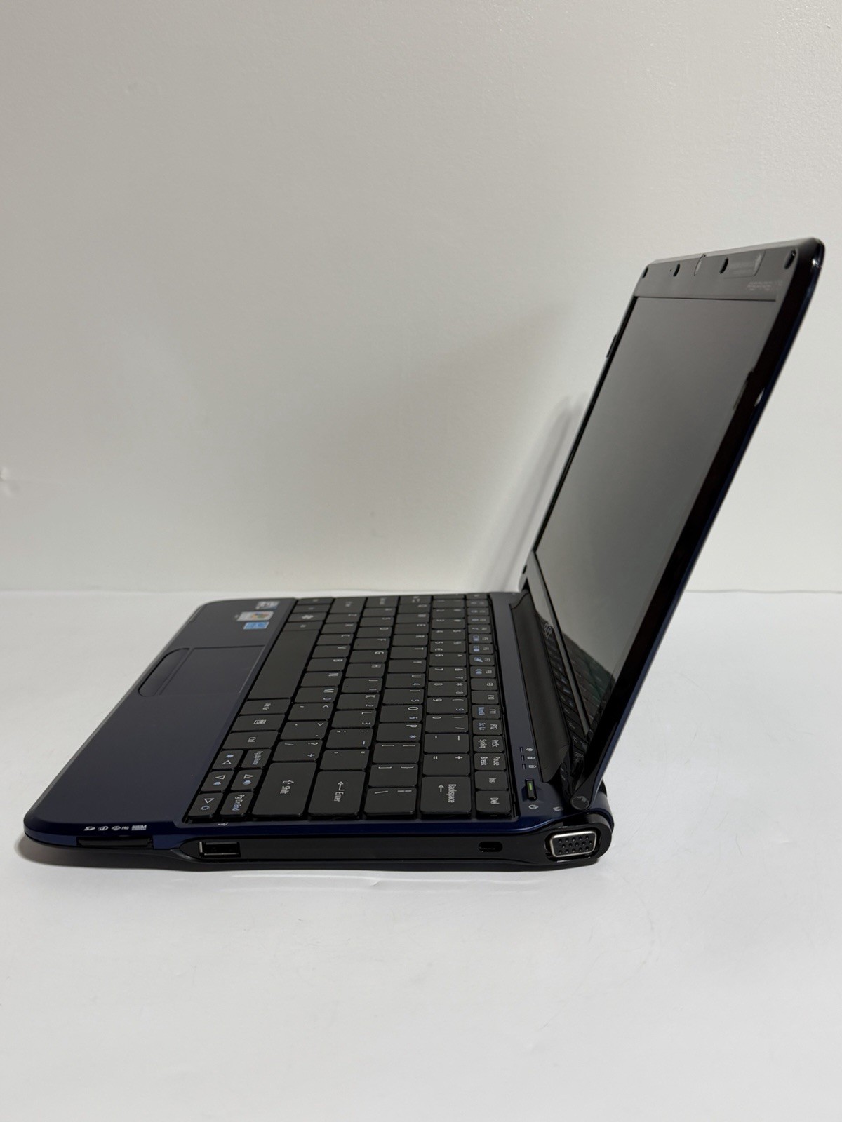 Acer Aspire One Netbook Blue 10.1″ Intel Atom 2GB RAM 80GB HDD Windows 7 Case
