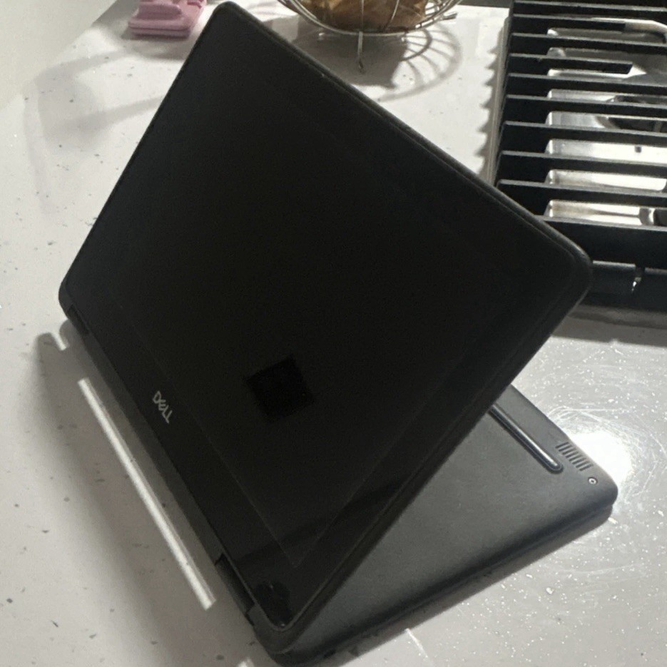 LAPTOP Dell Latitude 3190 2-in-1 11.6″ Convertible Linux Mint Black Charger
