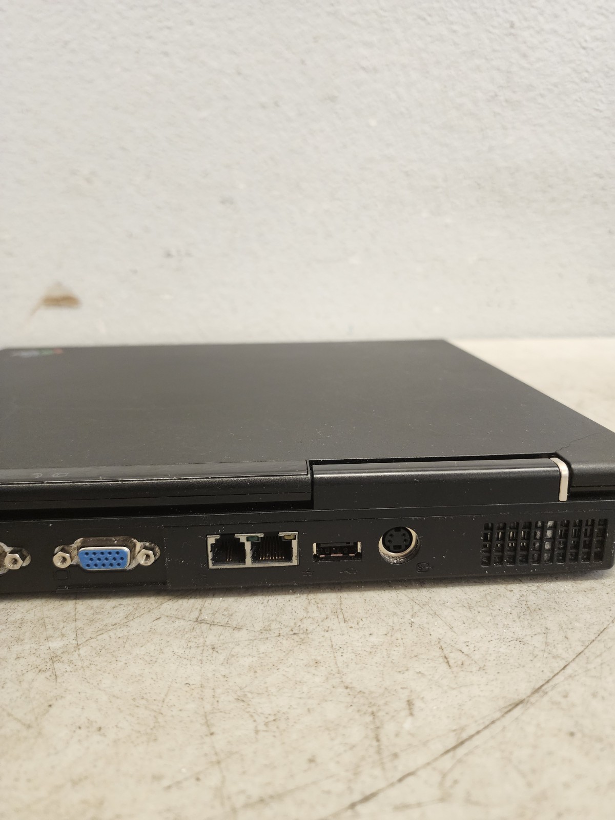 IBM Thinkpad Type 2652 A31 Windows 2000 Professional 1-2CPU -POWERS ON For Parts