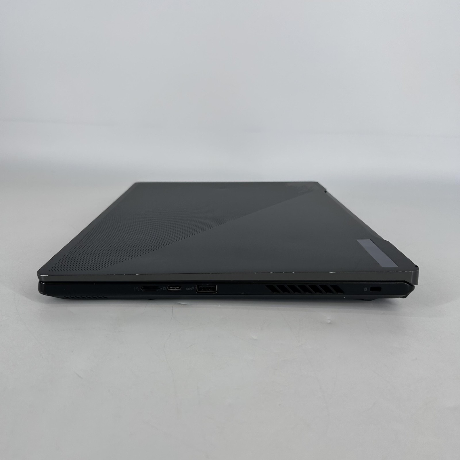 Asus ROG Zephyrus M16 GU604 16 240Hz QHD+ 2.6GHz i9-13900H 16GB 1TB SSD RTX 4070