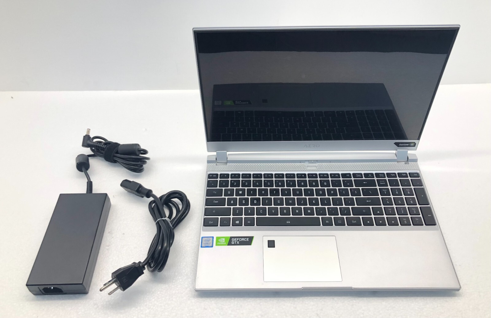 GIGABYTE AERO 15S OLED SA-7US5130SH LAPTOP I7-9750H 2.7GHz GTX 1660Ti 16GB 512GB