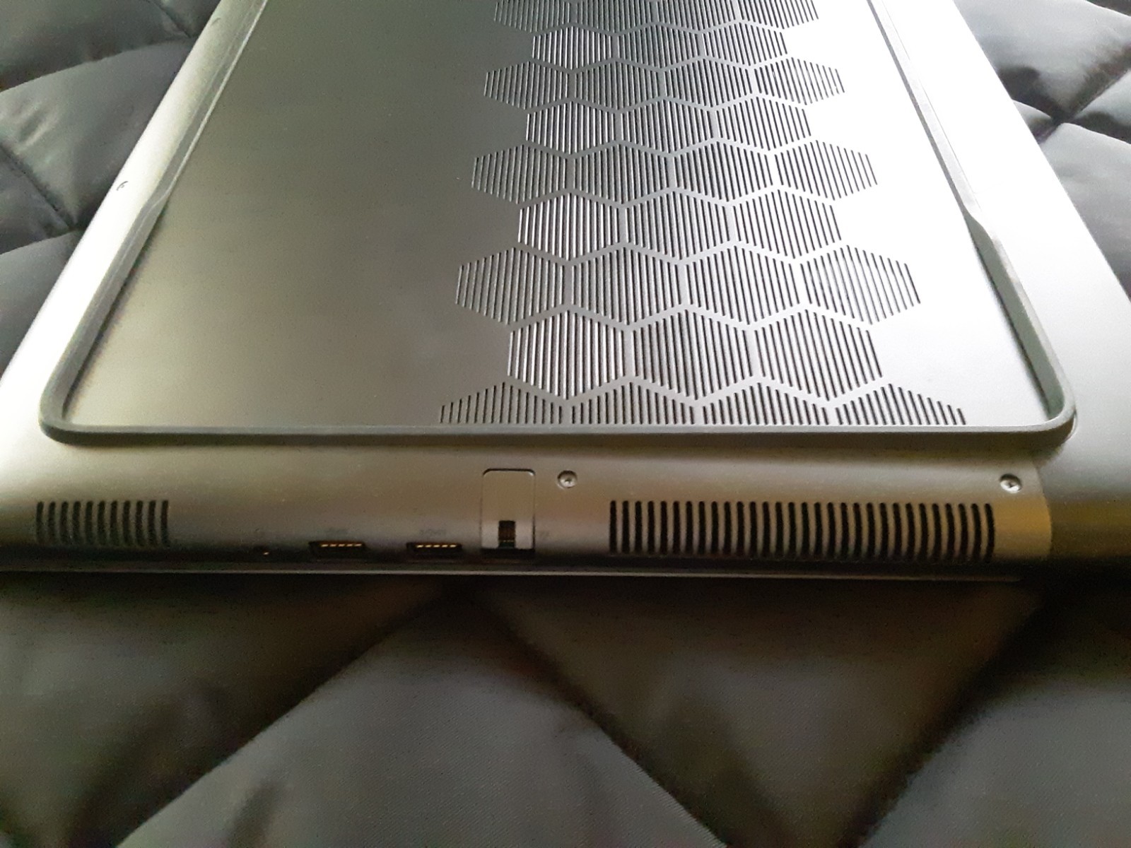 Alienware M18 R2 Gaming Laptop RTX 4070 / i7-14700HX/1TB SSD/16GB RAM