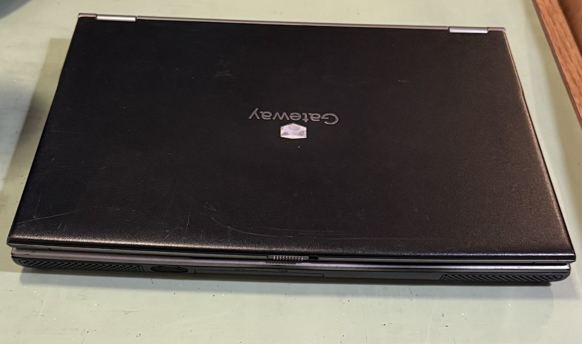 Gateway W340UA Laptop 15.4” Untested Windows Vista Era Notebook Parts Or Repair