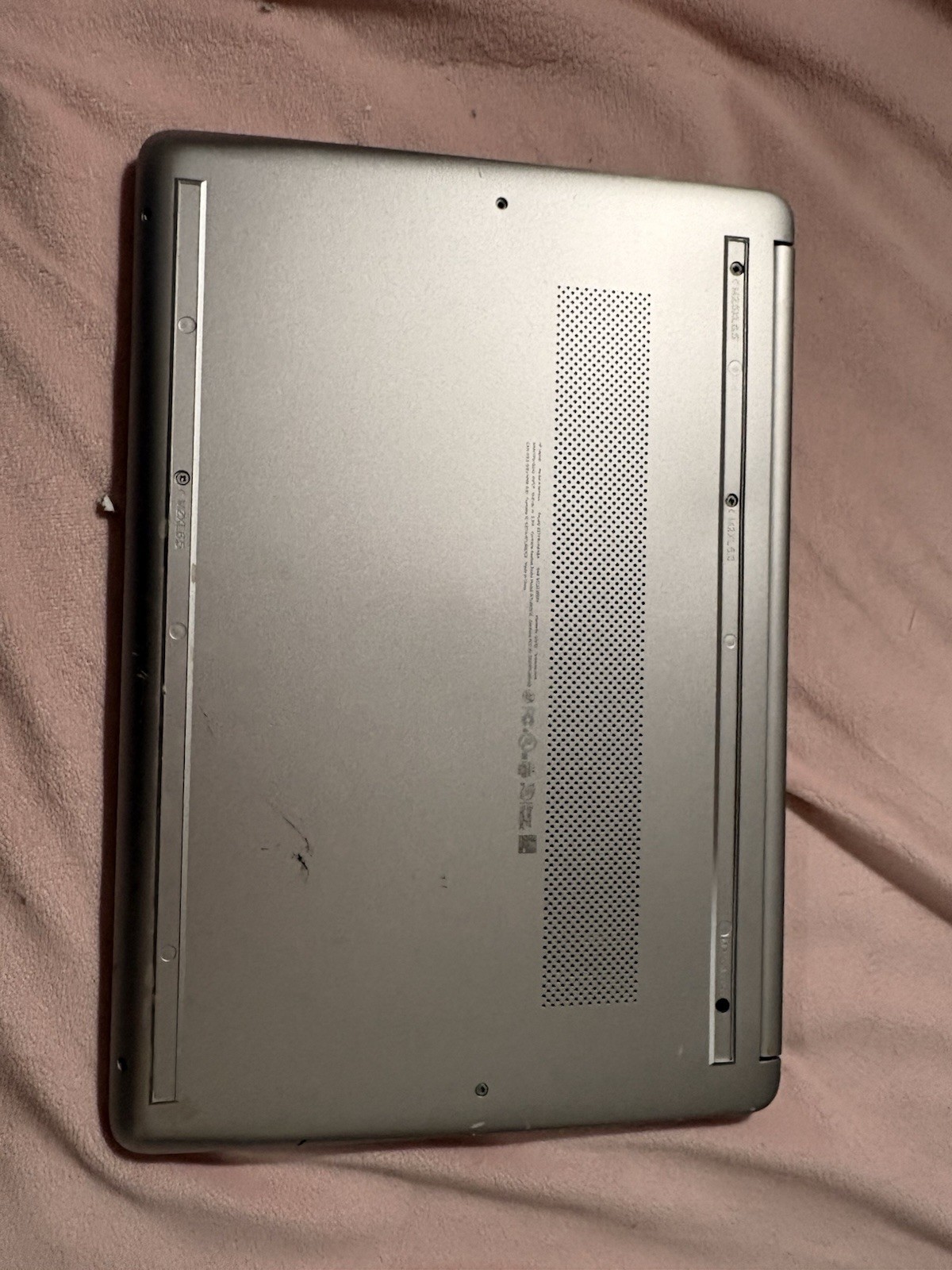 HP Laptop ( one out of two Ram slots are broken ) READ DESCRIPTION