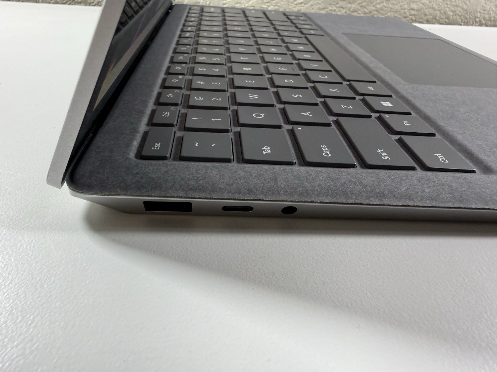 Microsoft Surface Laptop 5 13.5” 1950 Intel Core i7-1265U 16GB RAM 512GB NVME