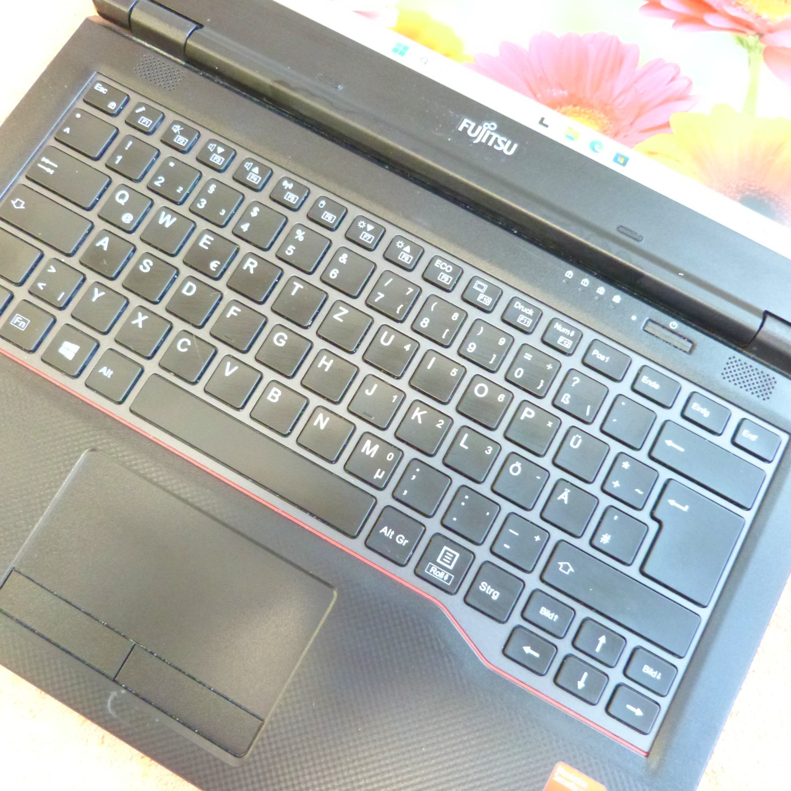 Fujitsu E549 14″ FULLHD l 16GB RAM NEW l 512GB SSD Windows 11 l USBC 8Gen i5