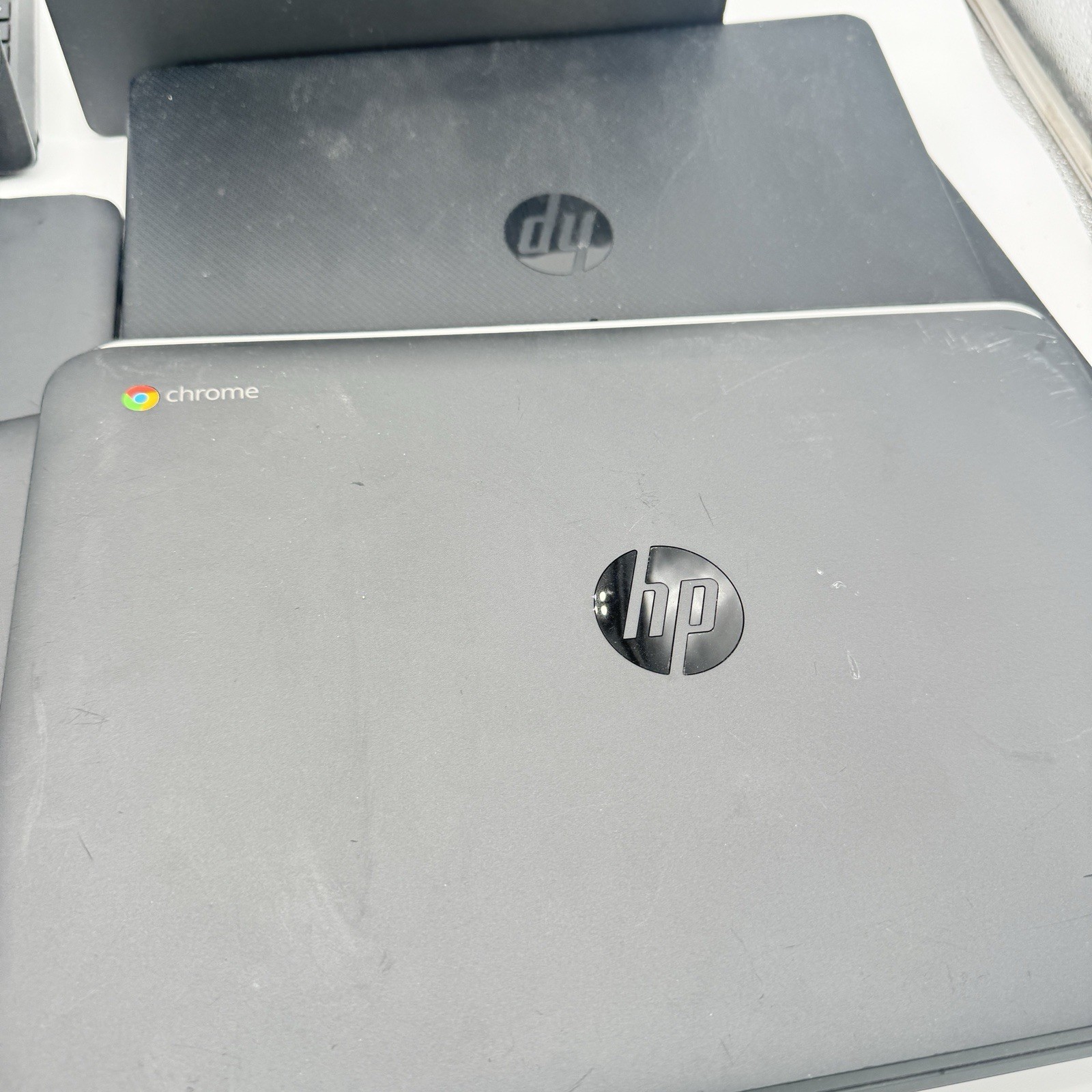 HP Chromebook Lot Of 6 Mixed For Parts Only Broken Hinges Untested Screens Good