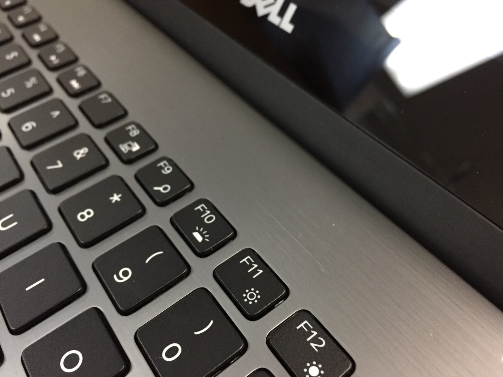 Dell Inspiron 7375 2-in-1 13.3″ FHD Touch Laptop/Ryzen 5 2500U/16GB/256G SSD/W10