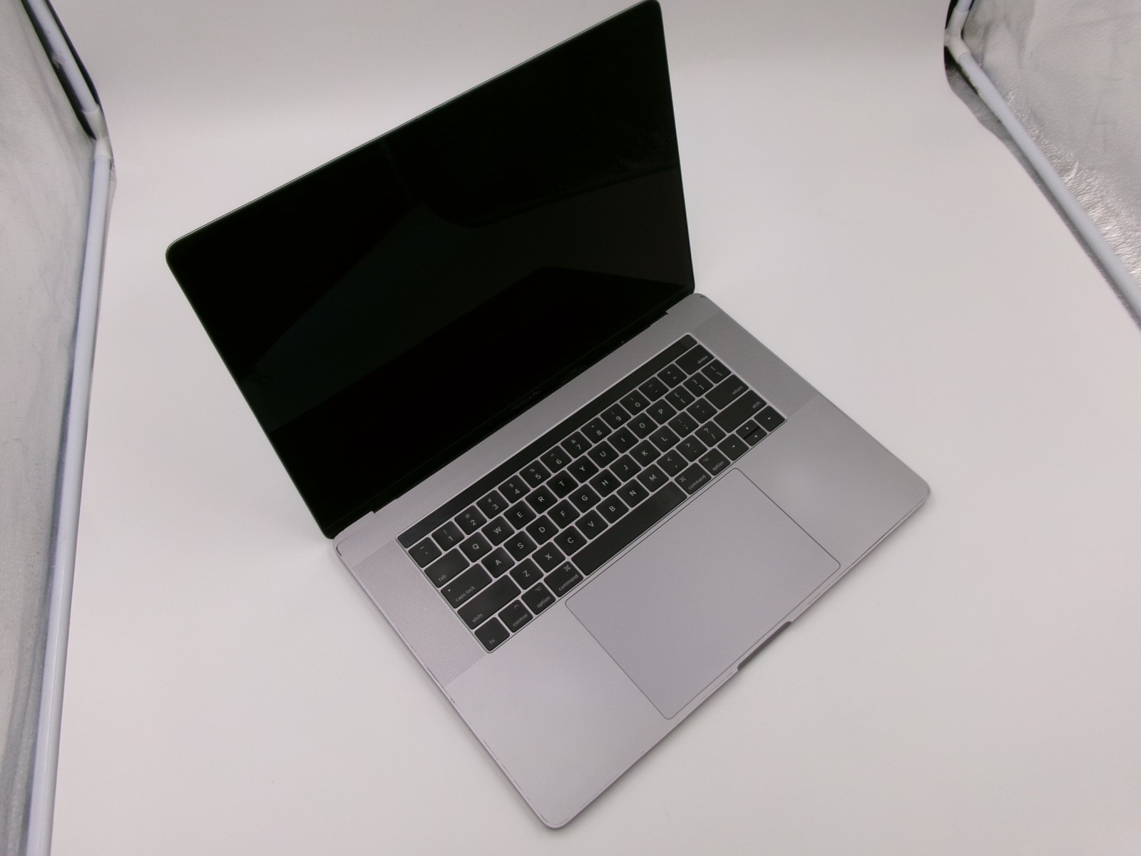 Apple MacBook Pro 15” Mid 2017 i7 16GB RAM For Parts – Read Description