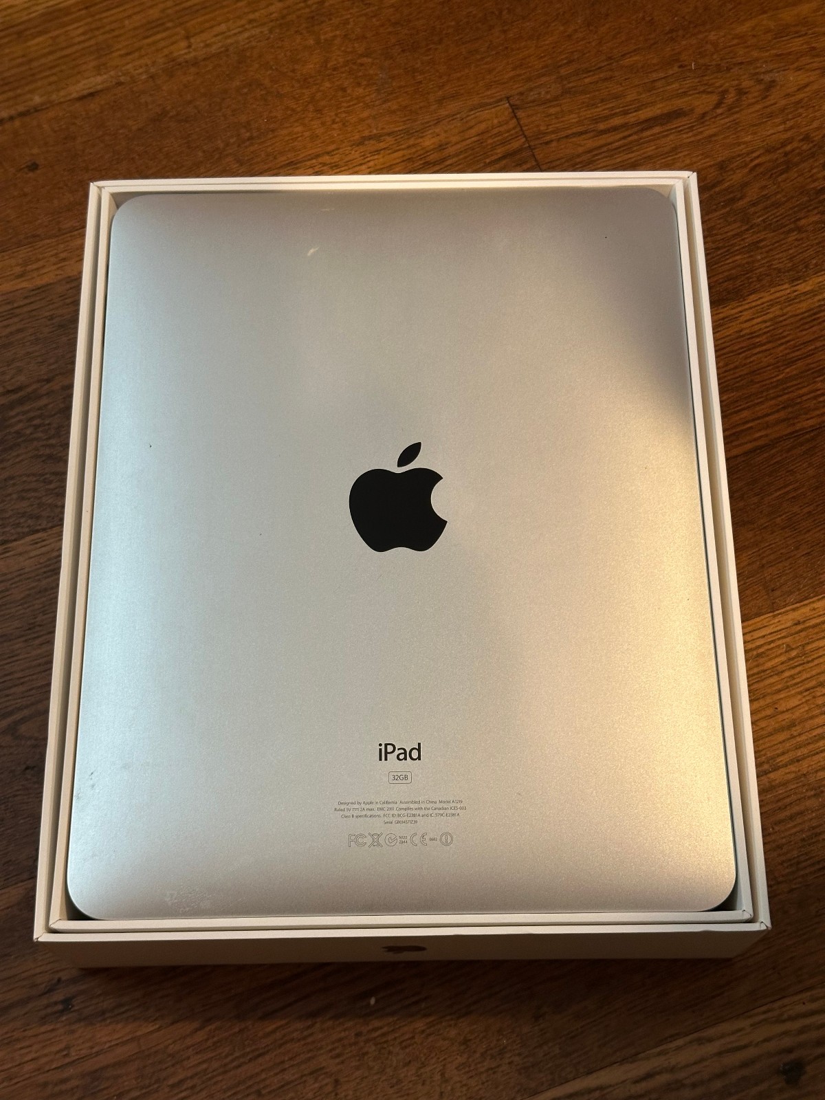 Apple iPad1st Gen 9.7″ MB293LL/A Tablet 32GB, Wifi 1.00GHz