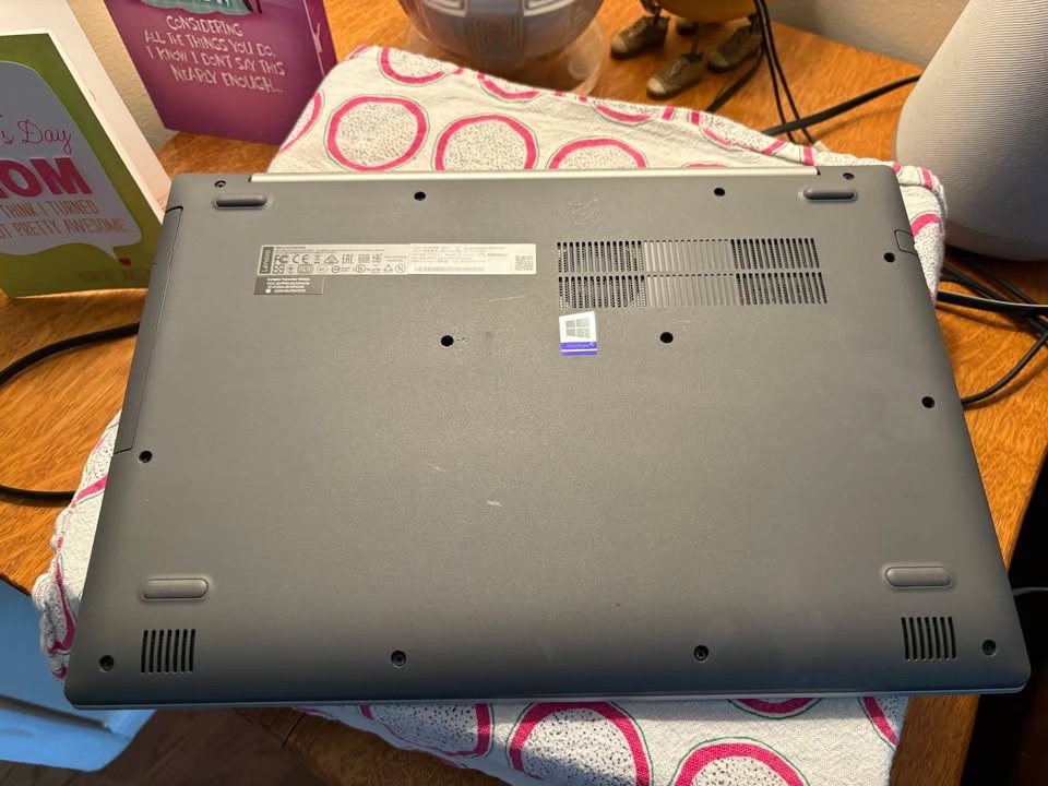 Lenovo Ideapad 320 AMD A12/ 12 gigs Ram/ 256SSD/ DVDRW power cable