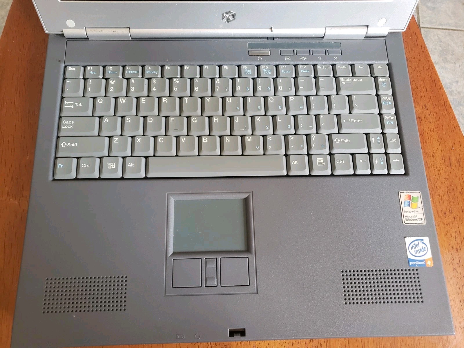 Gateway 400SD4 Intel Pentium 4 2GHz 256MB RAM 14″ 3.5″ Floppy UNTESTED