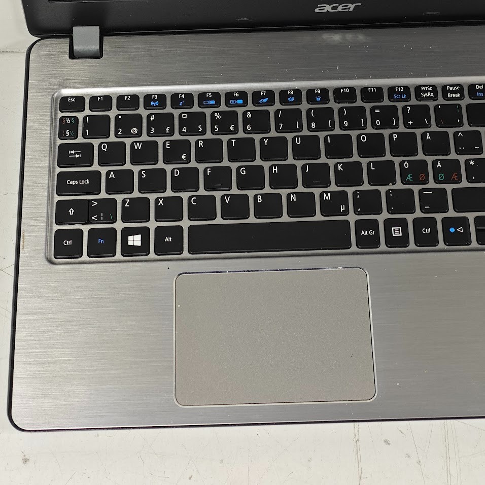 Acer Aspire F5-522-65GG Laptop –AMD A6-9210, AMD Radeon R4, 4GB RAM