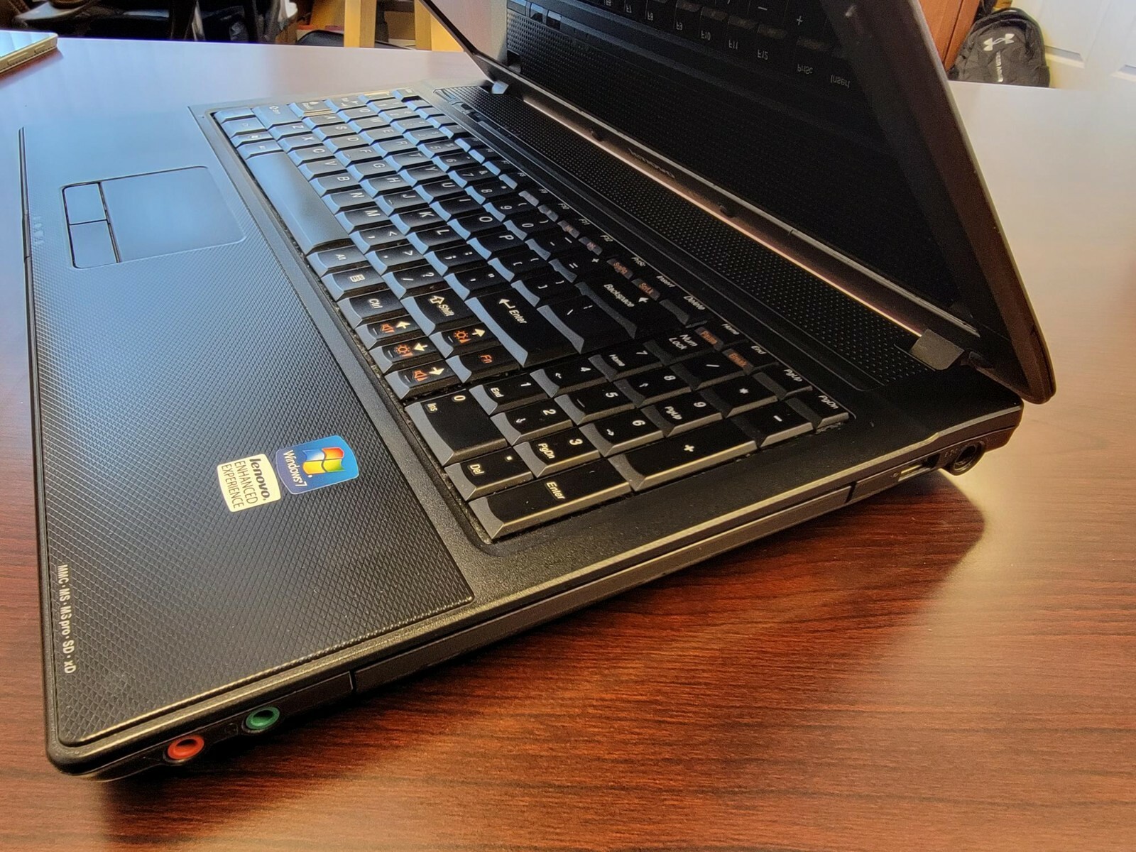 LENOVO G560 15.6″ INTEL PENTIUM P6100 2.0GHz 4GB RAM