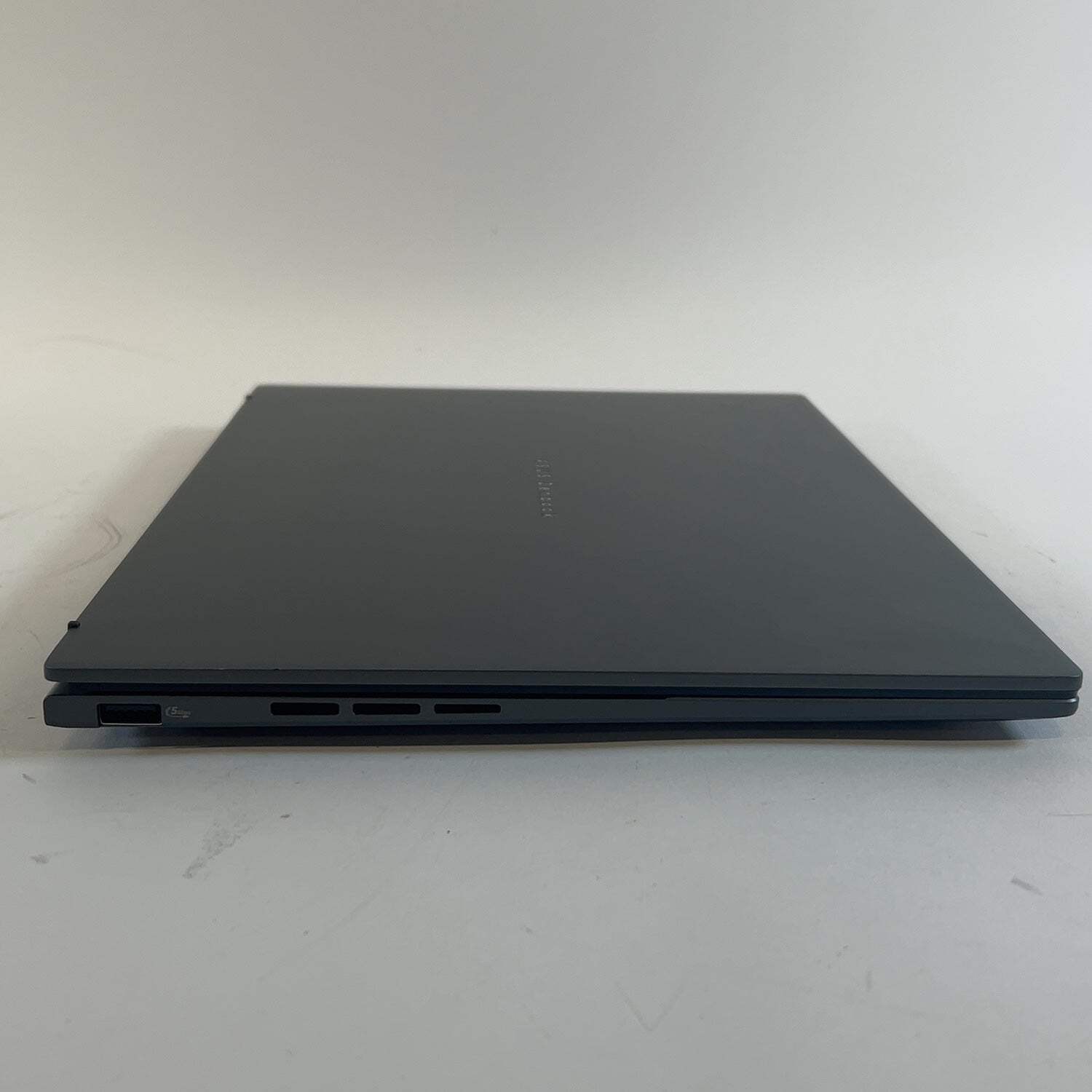 Asus Zenbook 14 UX3405C 14″ Core Ultra 9 285H 2.9GHz 32GB RAM 1TB SSD