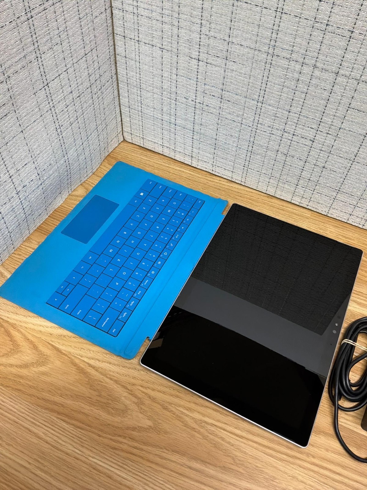 Microsoft Surface Pro 4 i5-6300U 4GB RAM 128GB SSD Intel HD 520 Windows 11