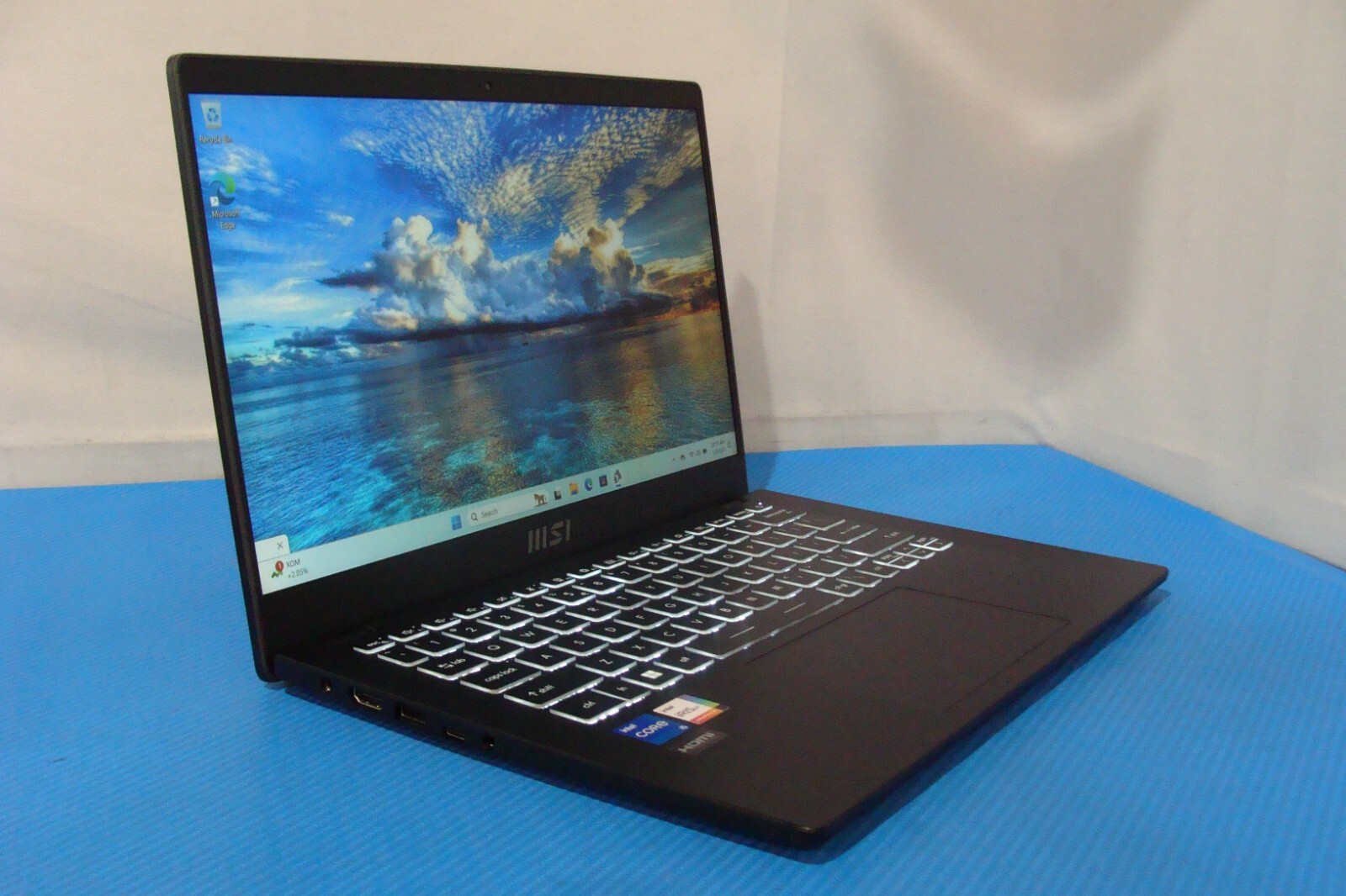 MSI Modern 14 C12M 14”FHD core i5-1235U 2.5GHz 8GB 512GB 95% Battery +Charger