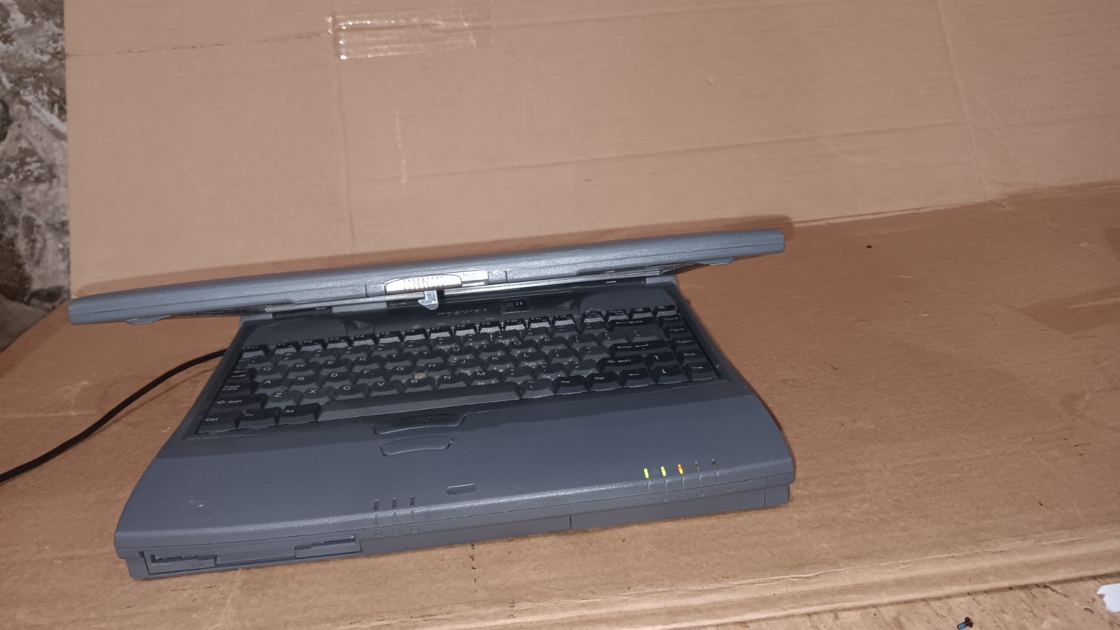 Vintage Toshiba Satellite 2545CDS Retro Laptop AMD K6-2 processor 333 MHz Parts