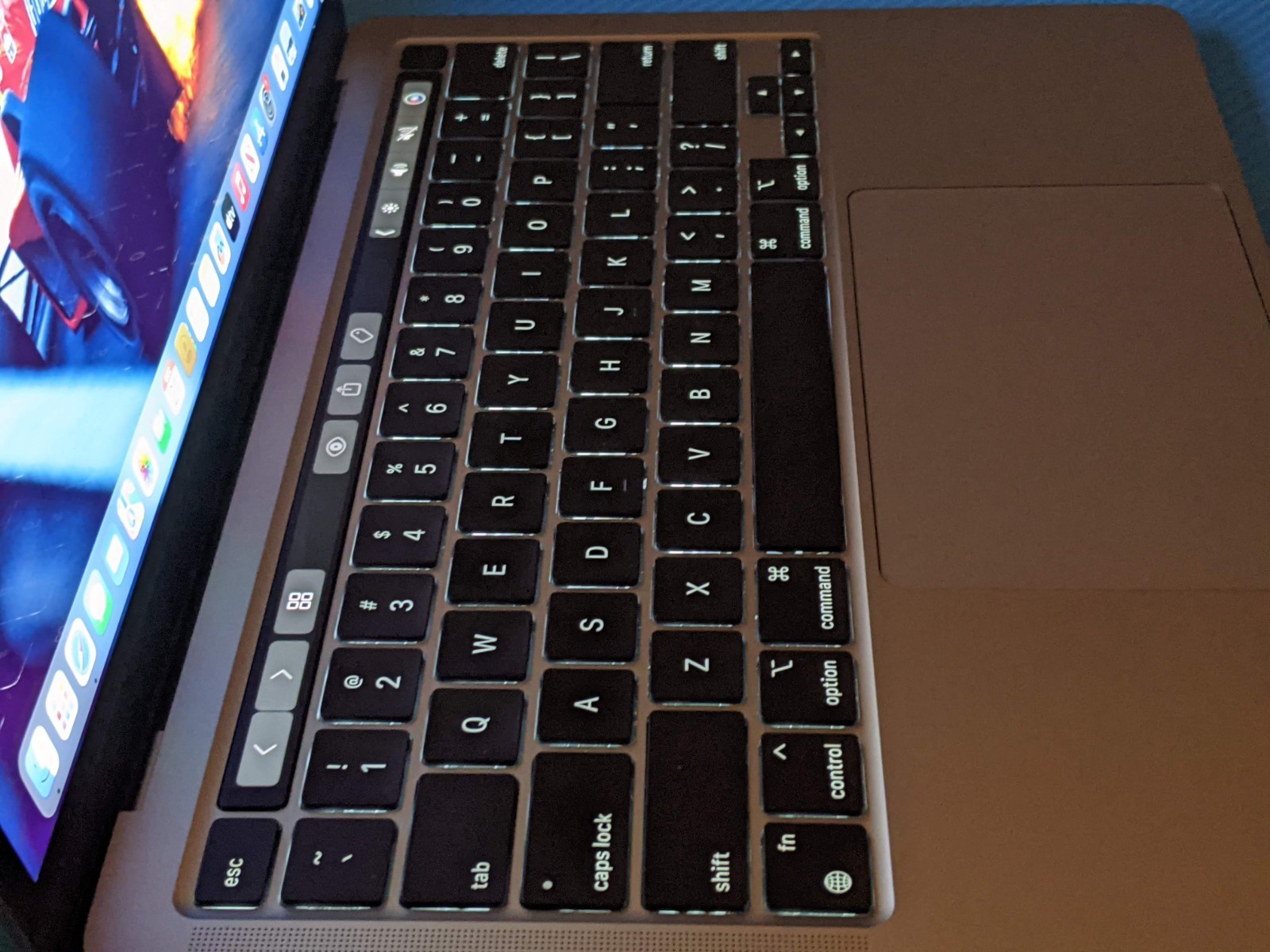 Apple MacBook Pro (2020) 13.3″ A2338 M1 8CPU/8GPU 3.2GHz 8GB 256GB MYDA2LL/A +PA