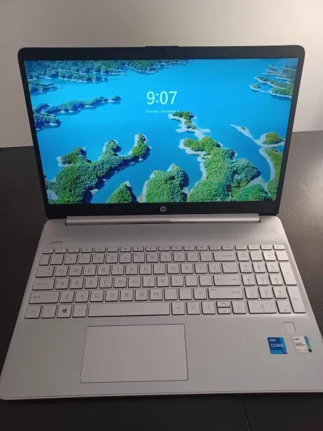 HP 15t-DY200 15.6″ (475GB SDD, Intel Core i7-1165G7, 2.40GHz, 16GB RAM)