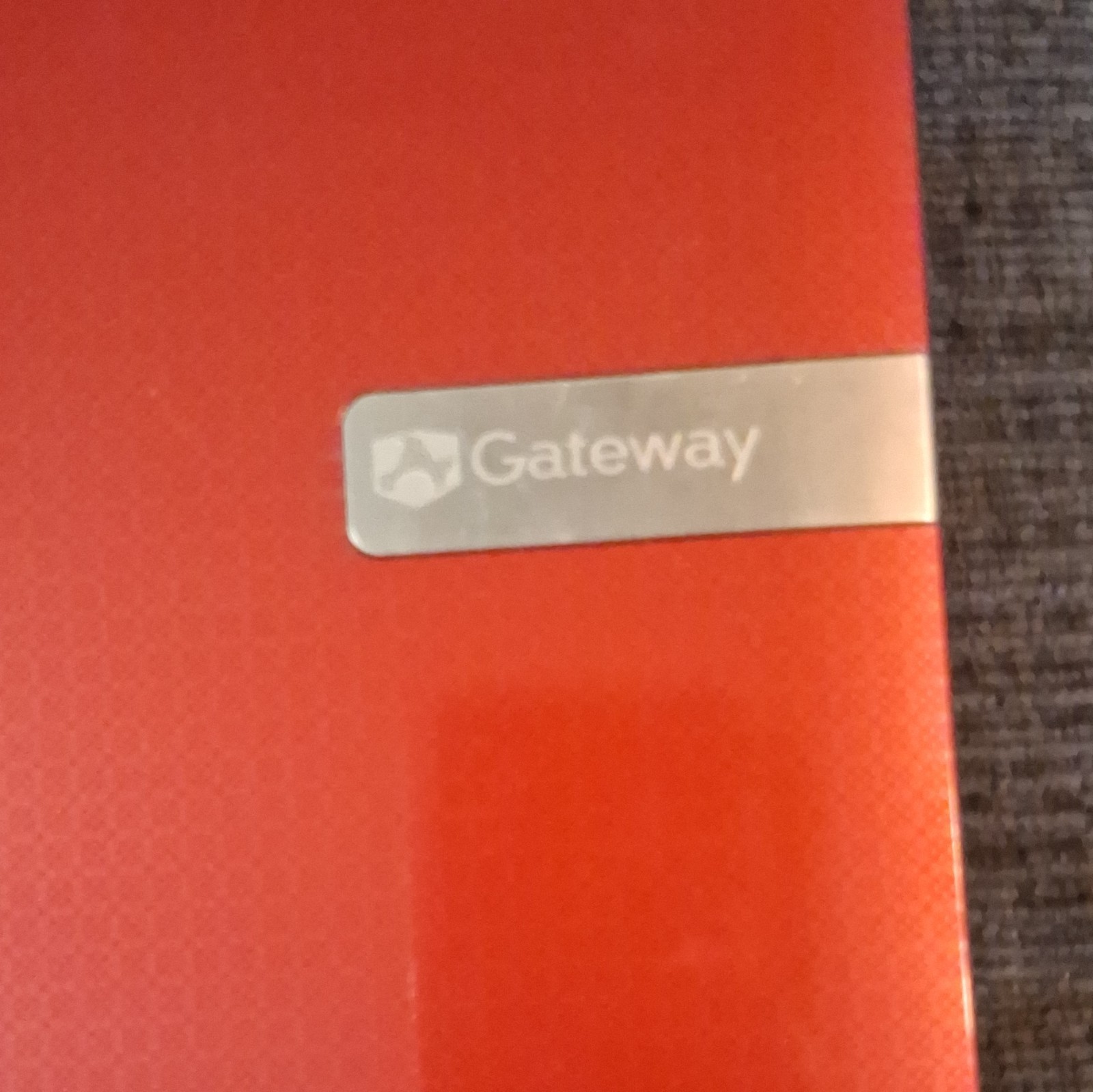 Gateway NV77H05u 17.3in i3-2310M 6GB 640GB HDD Win 7 Red HDMI DVD