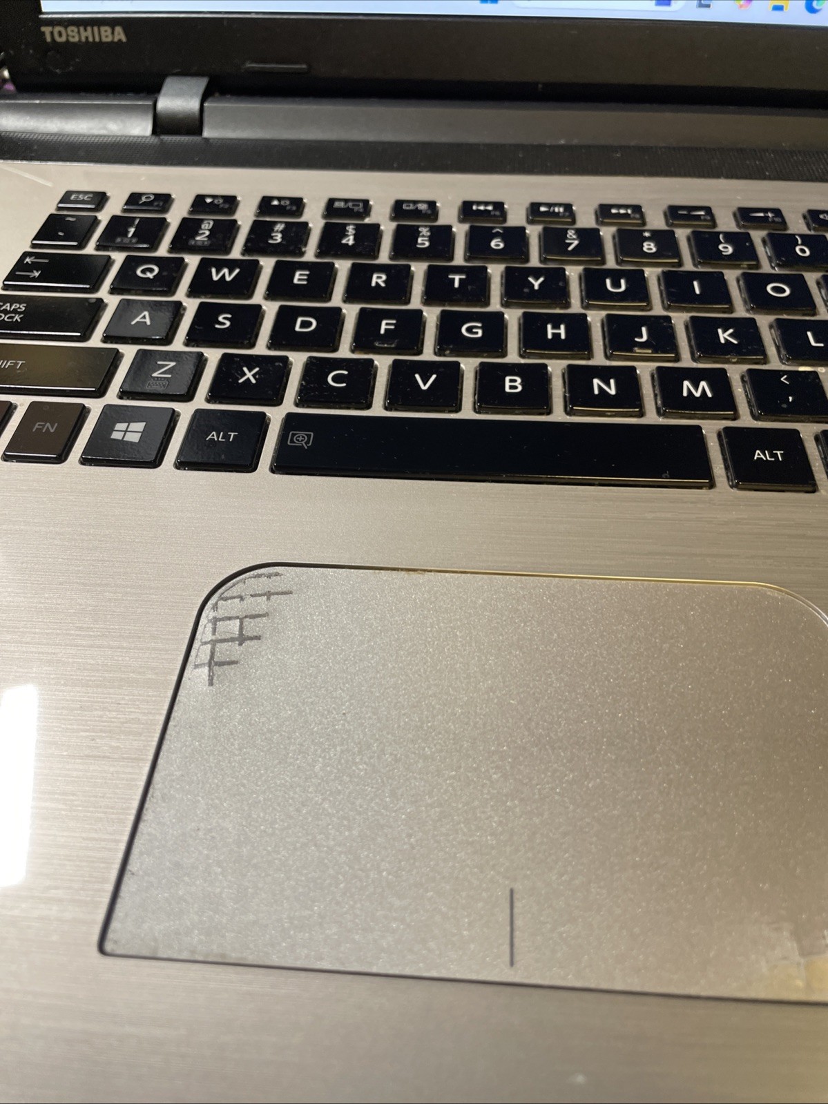Toshiba Satellite L75-C7250 Intel i3-4005U 1.7GHz 6 GB 500 GB HDD