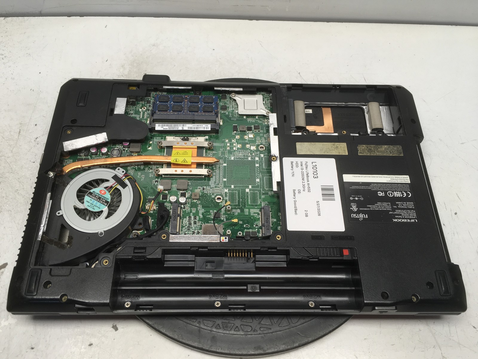 Fujitsu LifeBook AH532 Intel i3-2350M 2.3GHz 2 GB NO HDD No Batt